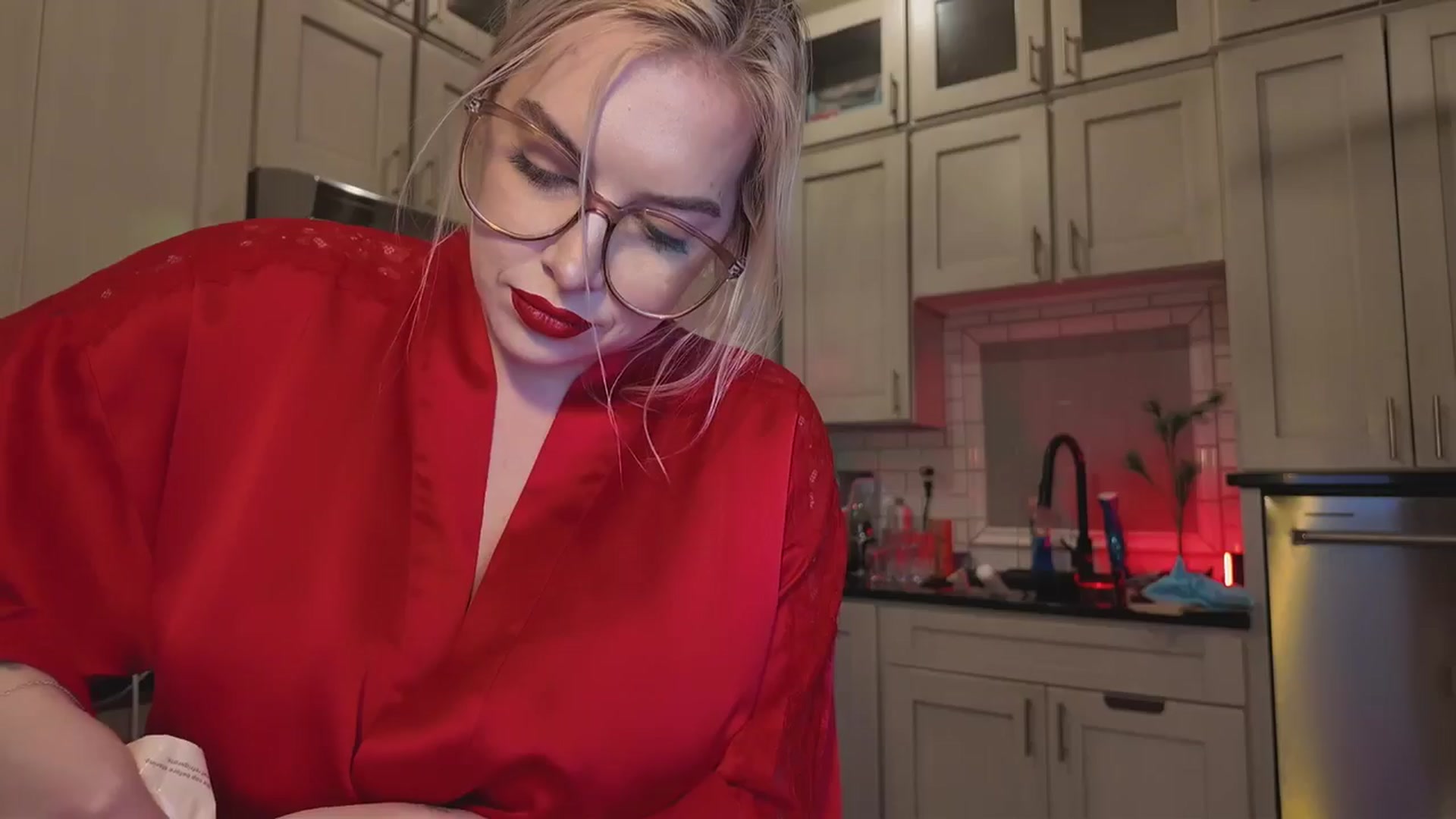 Gallery image thumbnail from Cubbixoxo's myfreecams stream on, 12/15/2025, 06:53 image 3 of 20