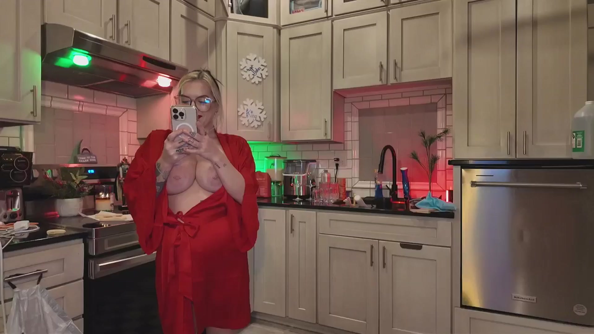 Gallery image thumbnail from Cubbixoxo's myfreecams stream on, 12/15/2025, 06:53 image 10 of 20