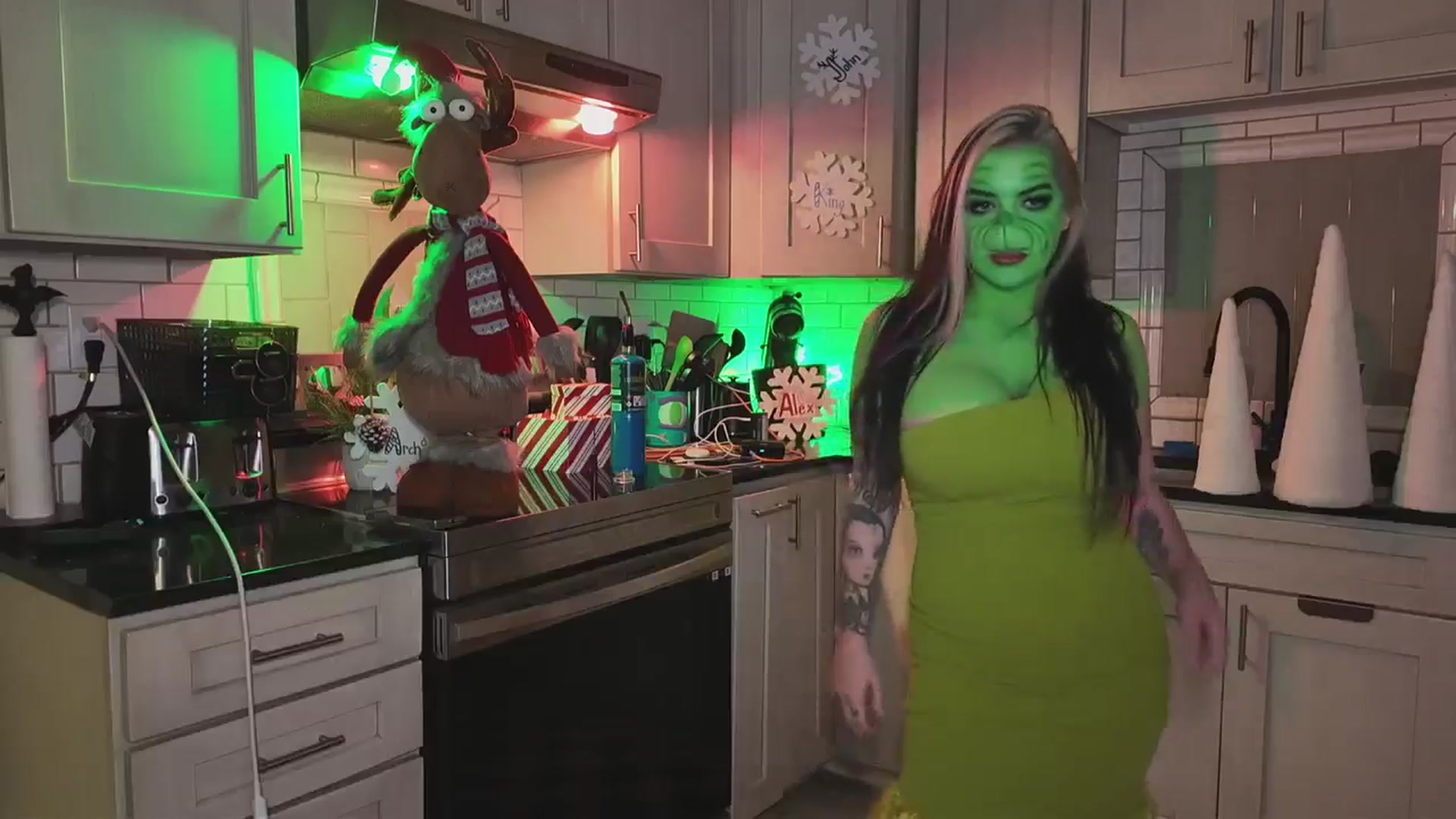 Gallery image thumbnail from Cubbixoxo's myfreecams stream on, 12/17/2025, 05:53 image 18 of 20
