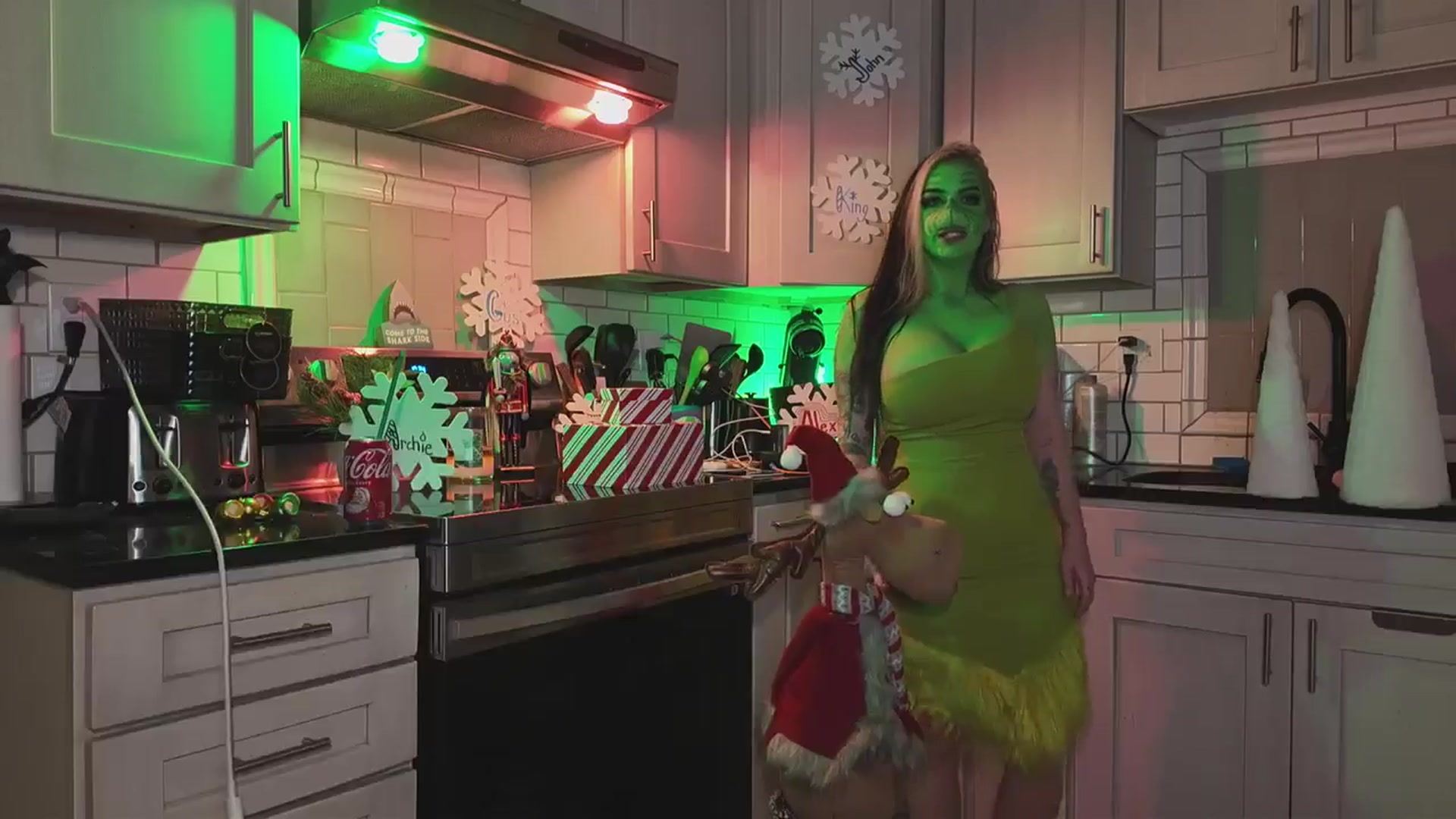 Gallery image thumbnail from Cubbixoxo's myfreecams stream on, 12/17/2025, 05:53 image 5 of 20