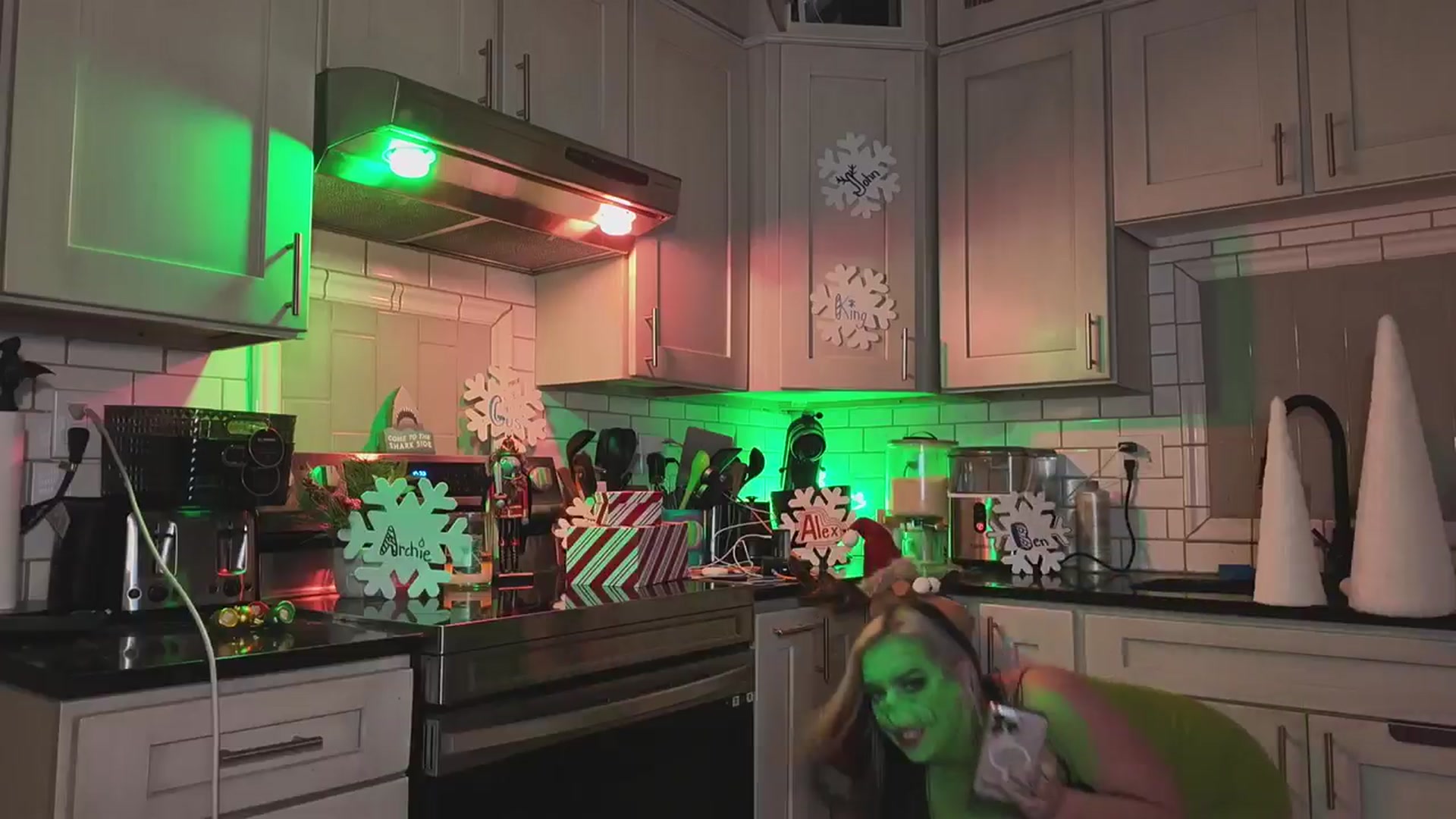 Gallery image thumbnail from Cubbixoxo's myfreecams stream on, 12/17/2025, 05:53 image 2 of 20