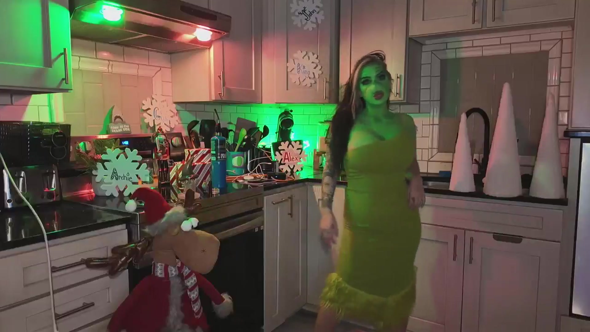 Gallery image thumbnail from Cubbixoxo's myfreecams stream on, 12/17/2025, 05:53 image 11 of 20