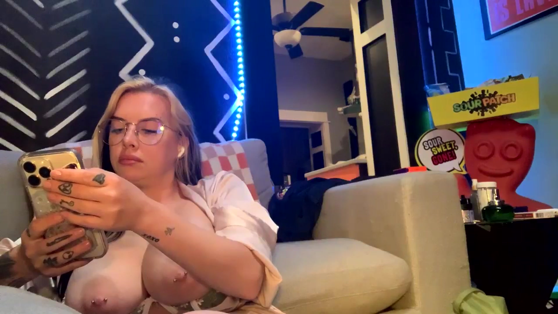 Gallery image thumbnail from Cubbixoxo's myfreecams stream on, 04/09/2026, 05:26 image 20 of 20