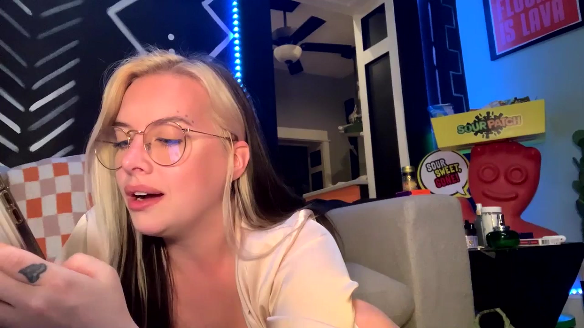 Gallery image thumbnail from Cubbixoxo's myfreecams stream on, 04/09/2026, 05:26 image 6 of 20
