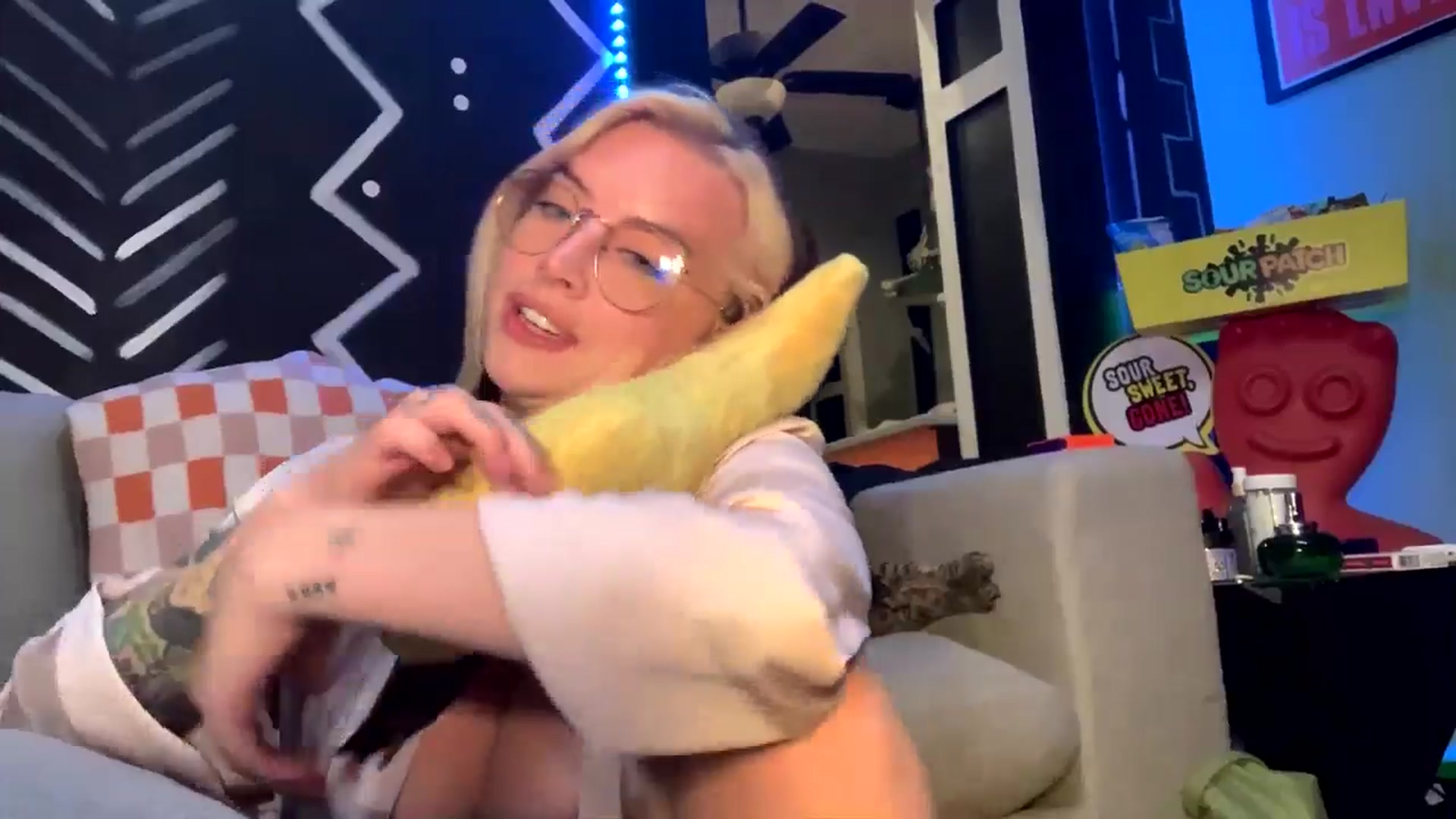 Gallery image thumbnail from Cubbixoxo's myfreecams stream on, 04/09/2026, 05:26 image 18 of 20