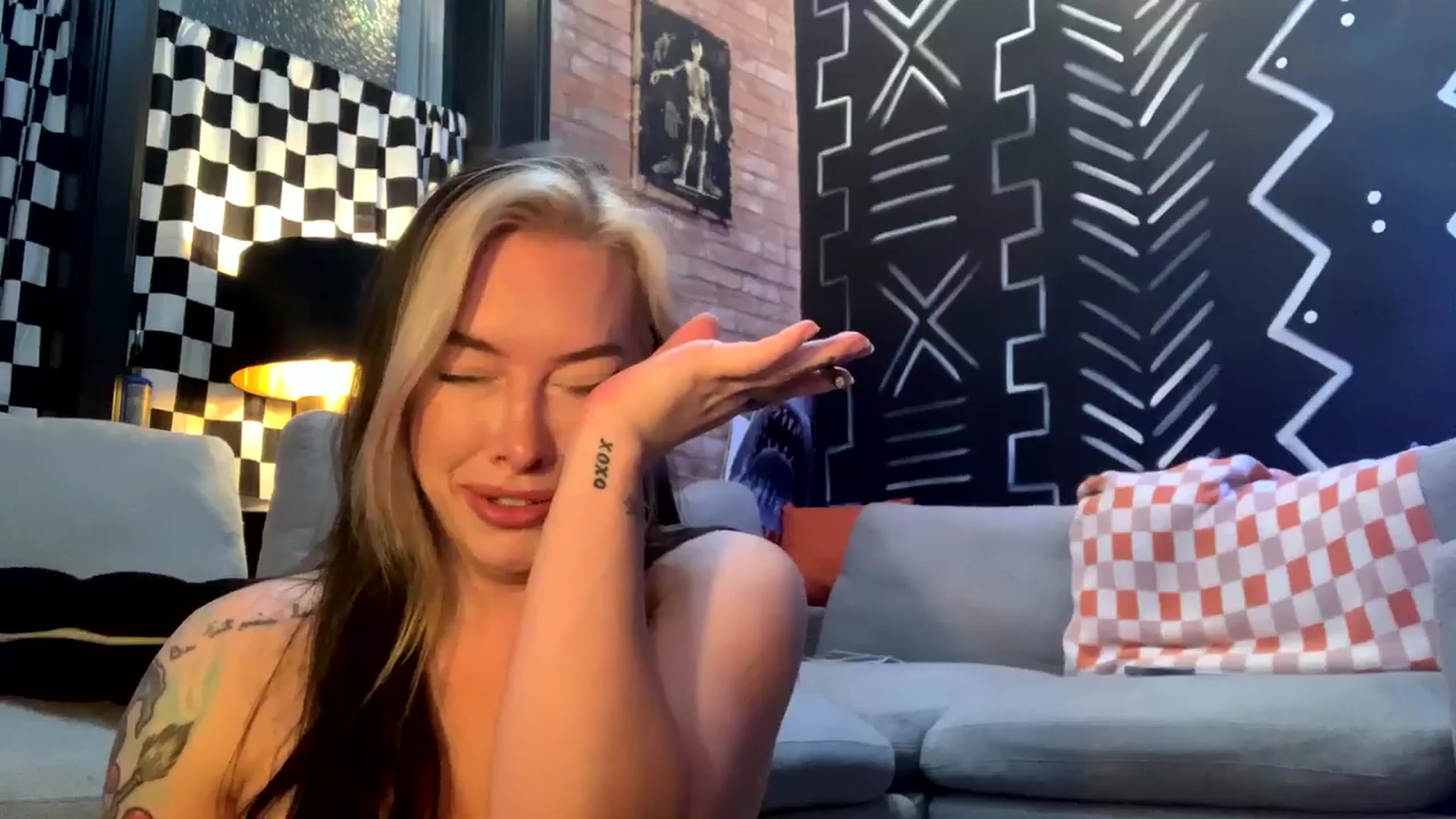 Gallery image thumbnail from Cubbixoxo's myfreecams stream on, 04/10/2026, 05:04 image 18 of 20
