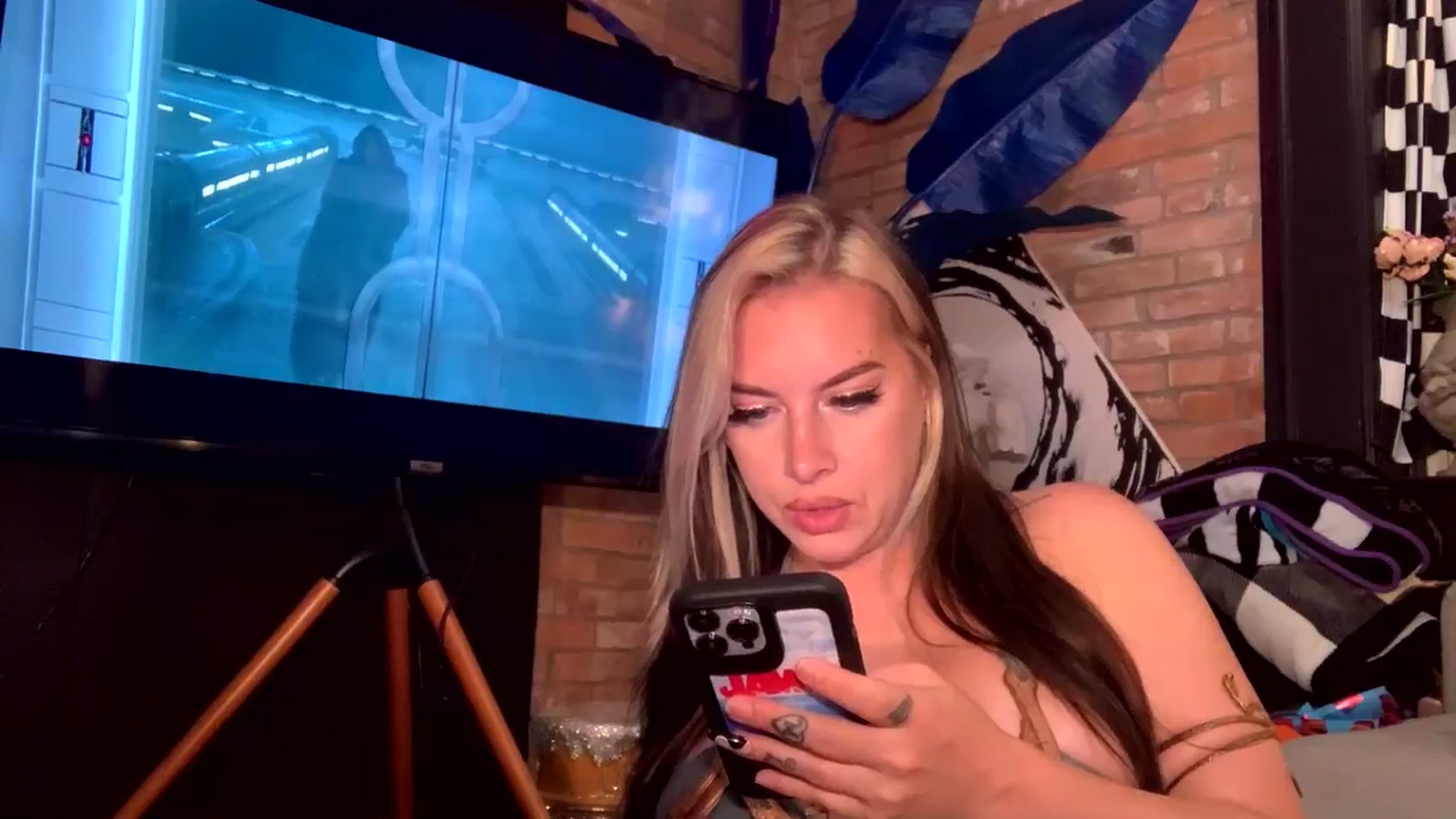 Gallery image thumbnail from Cubbixoxo's myfreecams stream on, 05/05/2026, 05:36 image 7 of 20