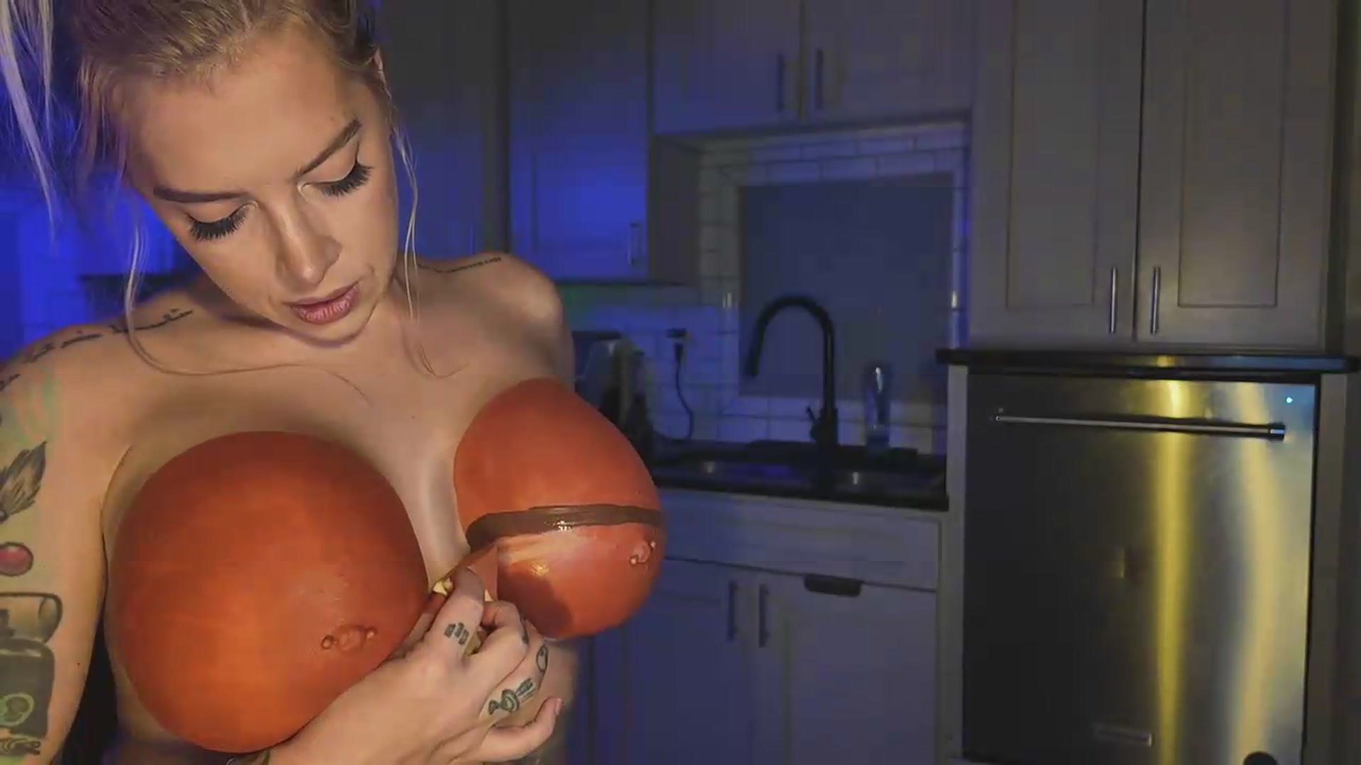 Gallery image thumbnail from Cubbixoxo's myfreecams stream on, 06/09/2026, 05:29 image 8 of 20