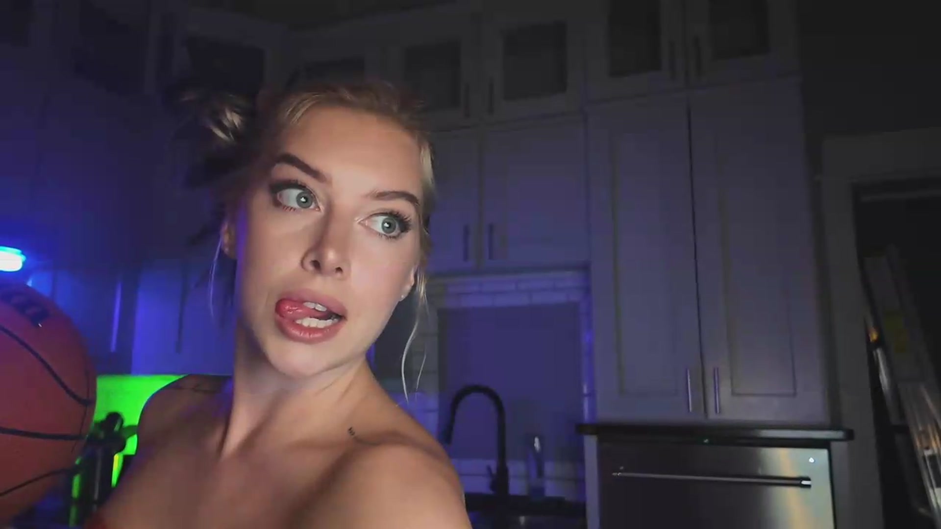 Gallery image thumbnail from Cubbixoxo's myfreecams stream on, 06/09/2026, 05:29 image 20 of 20