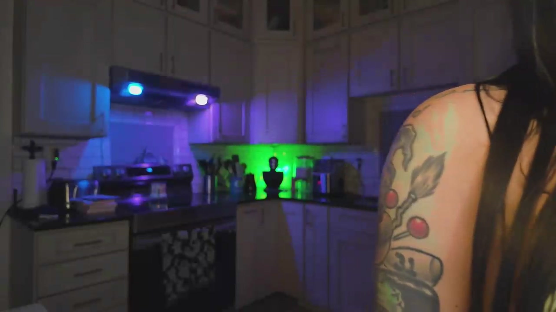 Gallery image thumbnail from Cubbixoxo's myfreecams stream on, 08/15/2026, 03:48 image 17 of 20