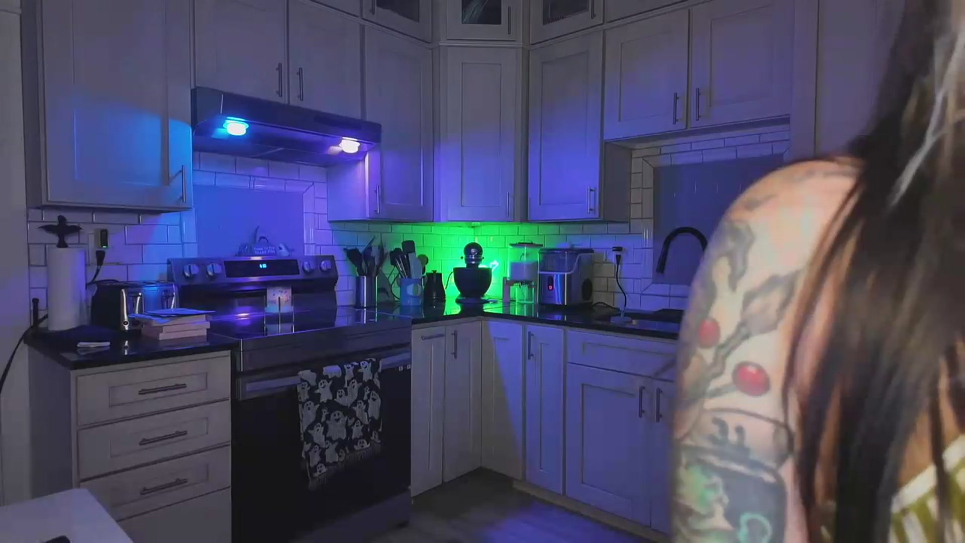 Gallery image thumbnail from Cubbixoxo's myfreecams stream on, 08/15/2026, 03:48 image 4 of 20