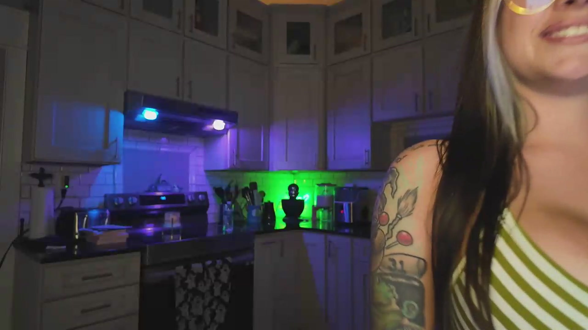 Gallery image thumbnail from Cubbixoxo's myfreecams stream on, 08/15/2026, 04:24 image 18 of 20