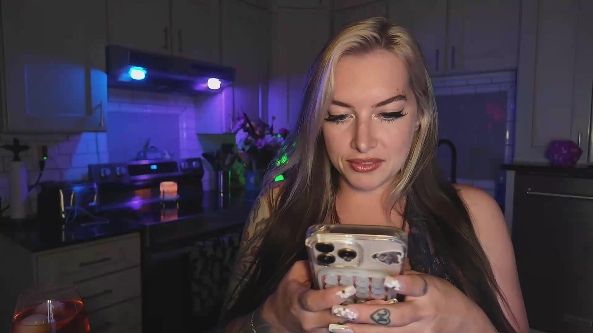 Gallery image thumbnail from Cubbixoxo's myfreecams stream on, 08/22/2026, 04:16 image 2 of 20