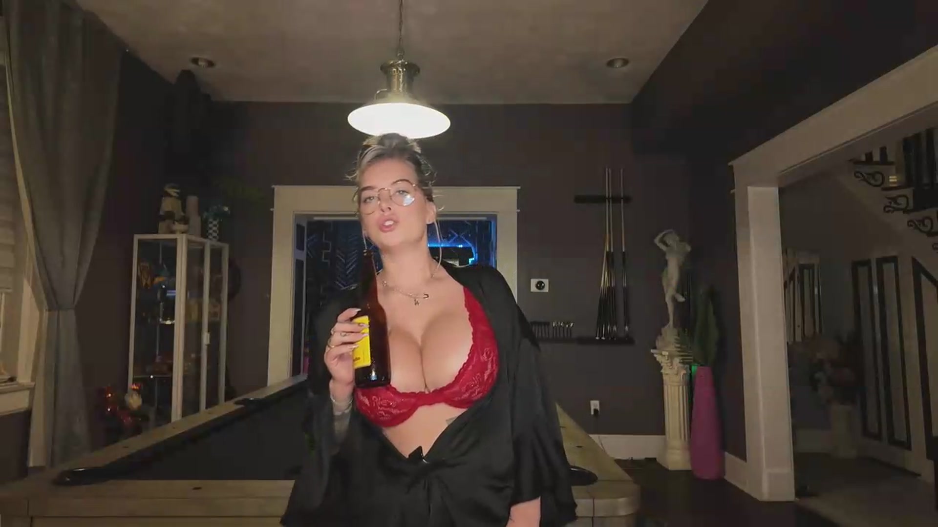 Gallery image thumbnail from Cubbixoxo's myfreecams stream on, 09/09/2026, 05:25 image 7 of 20