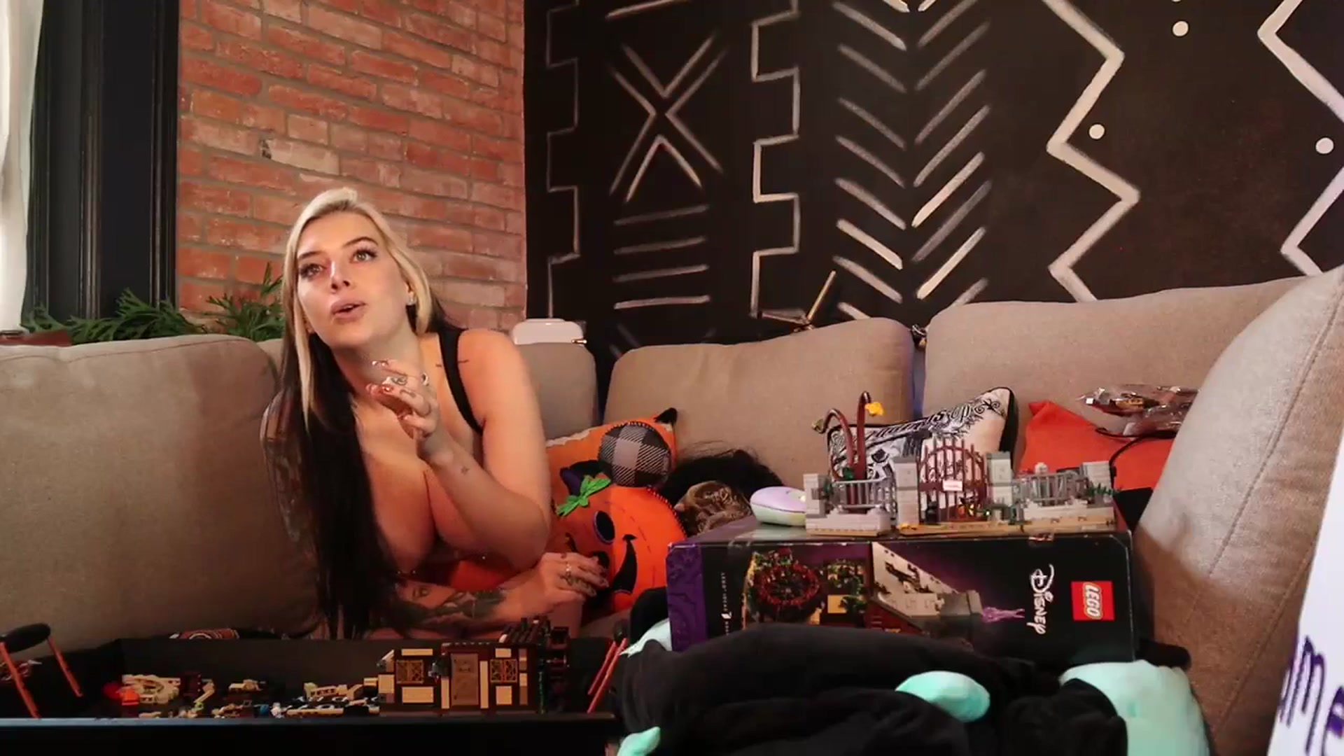 Gallery image thumbnail from Cubtober's myfreecams stream on, 10/06/2023, 19:04 image 12 of 20