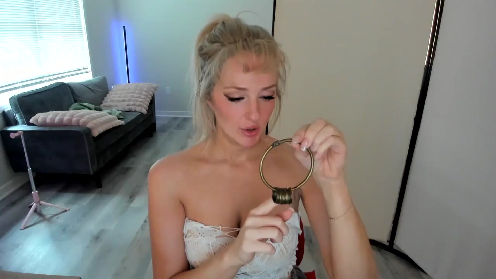 Gallery image thumbnail from CuckDomme's myfreecams stream on, 09/25/2024, 15:34 image 2 of 20