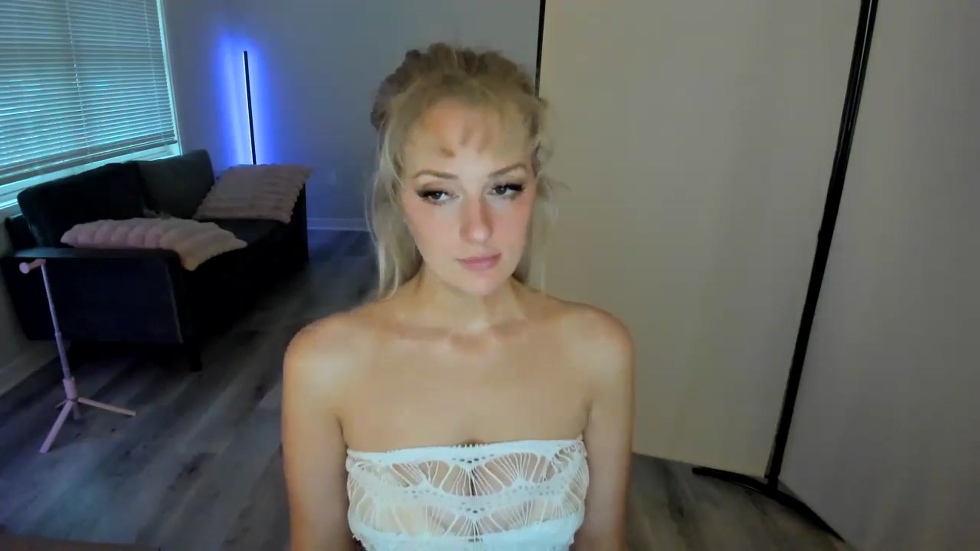 Gallery image thumbnail from CuckDomme's myfreecams stream on, 09/25/2024, 22:10 image 12 of 20
