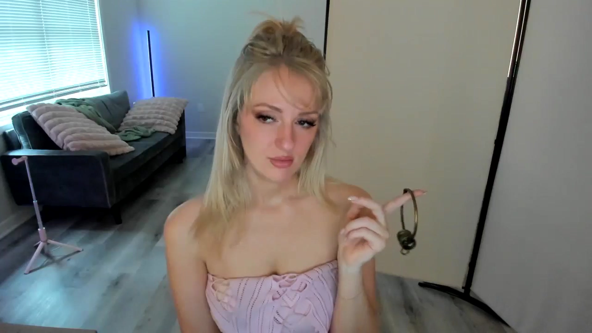 Gallery image thumbnail from CuckDomme's myfreecams stream on, 09/26/2024, 20:01 image 19 of 20