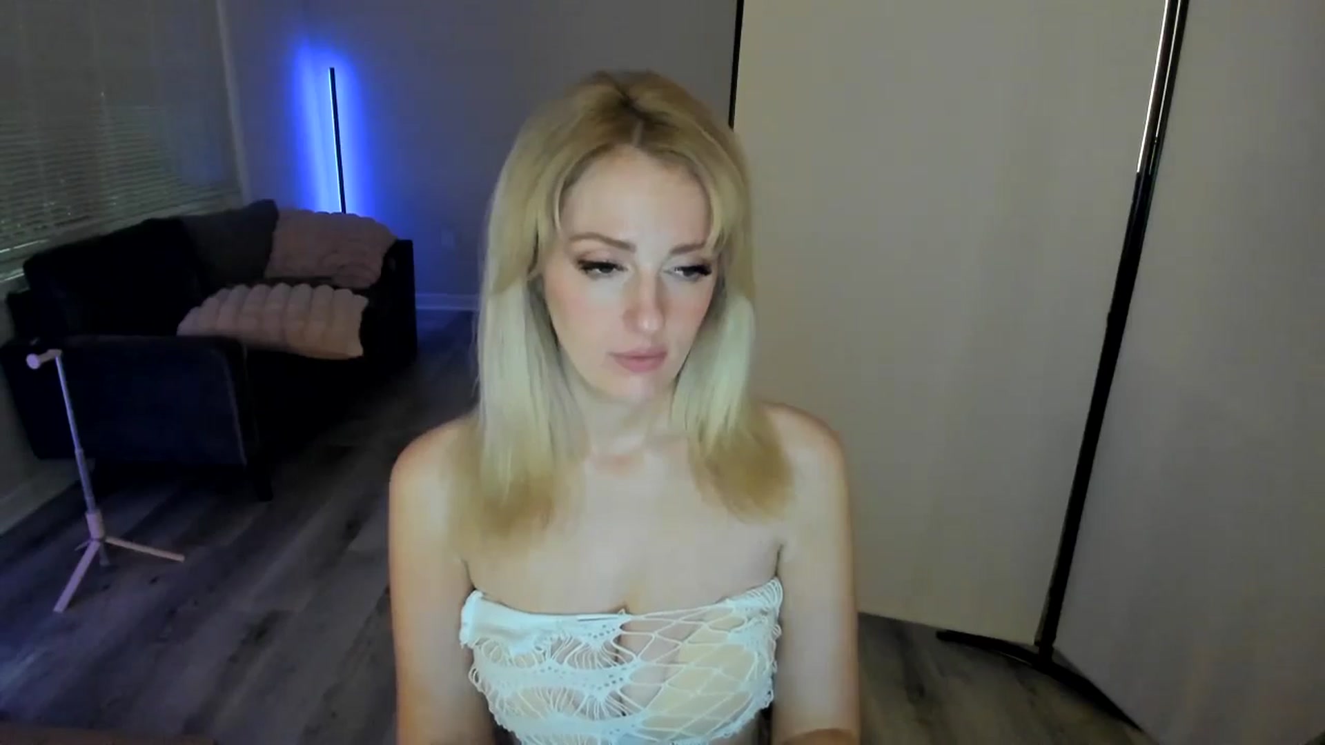 Gallery image thumbnail from CuckDomme's myfreecams stream on, 09/29/2024, 07:04 image 16 of 20