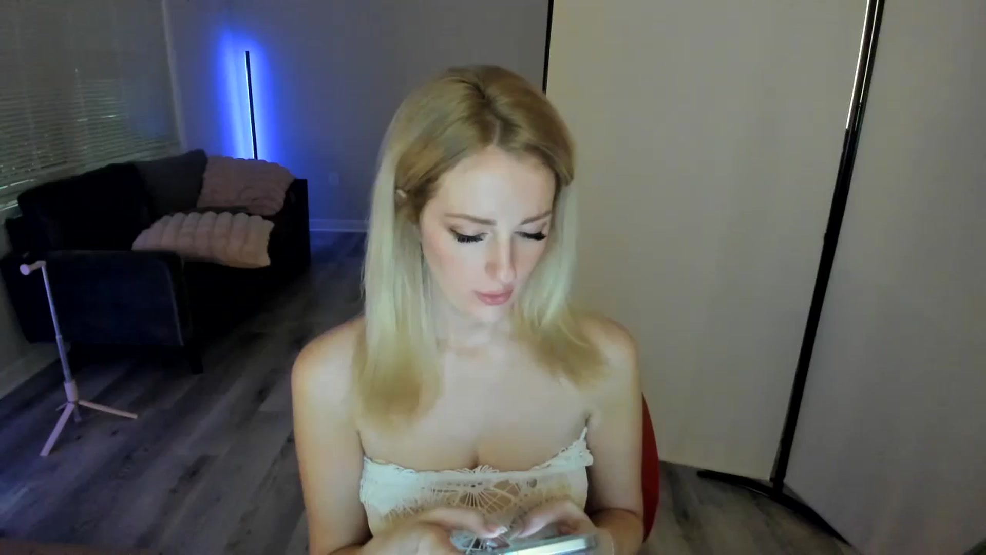 Gallery image thumbnail from CuckDomme's myfreecams stream on, 09/29/2024, 08:22 image 5 of 20