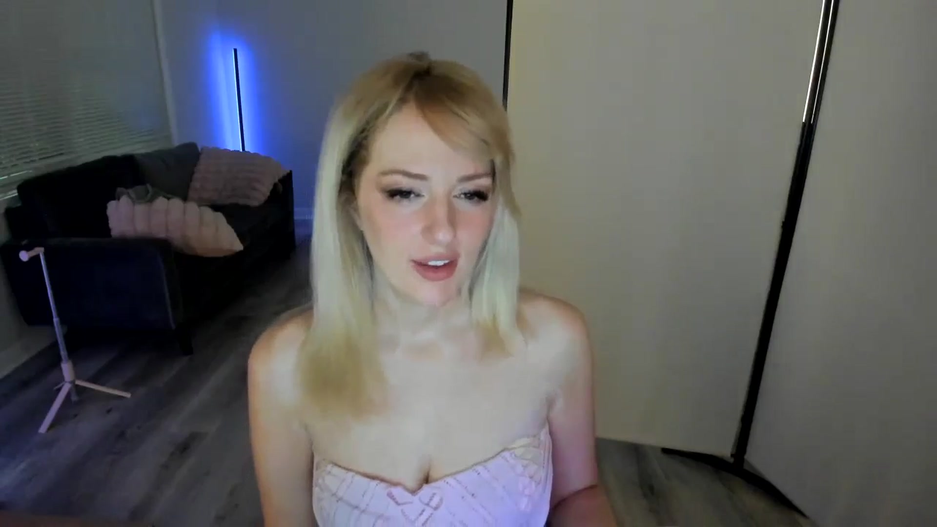 Gallery image thumbnail from CuckDomme's myfreecams stream on, 09/30/2024, 06:20 image 11 of 20