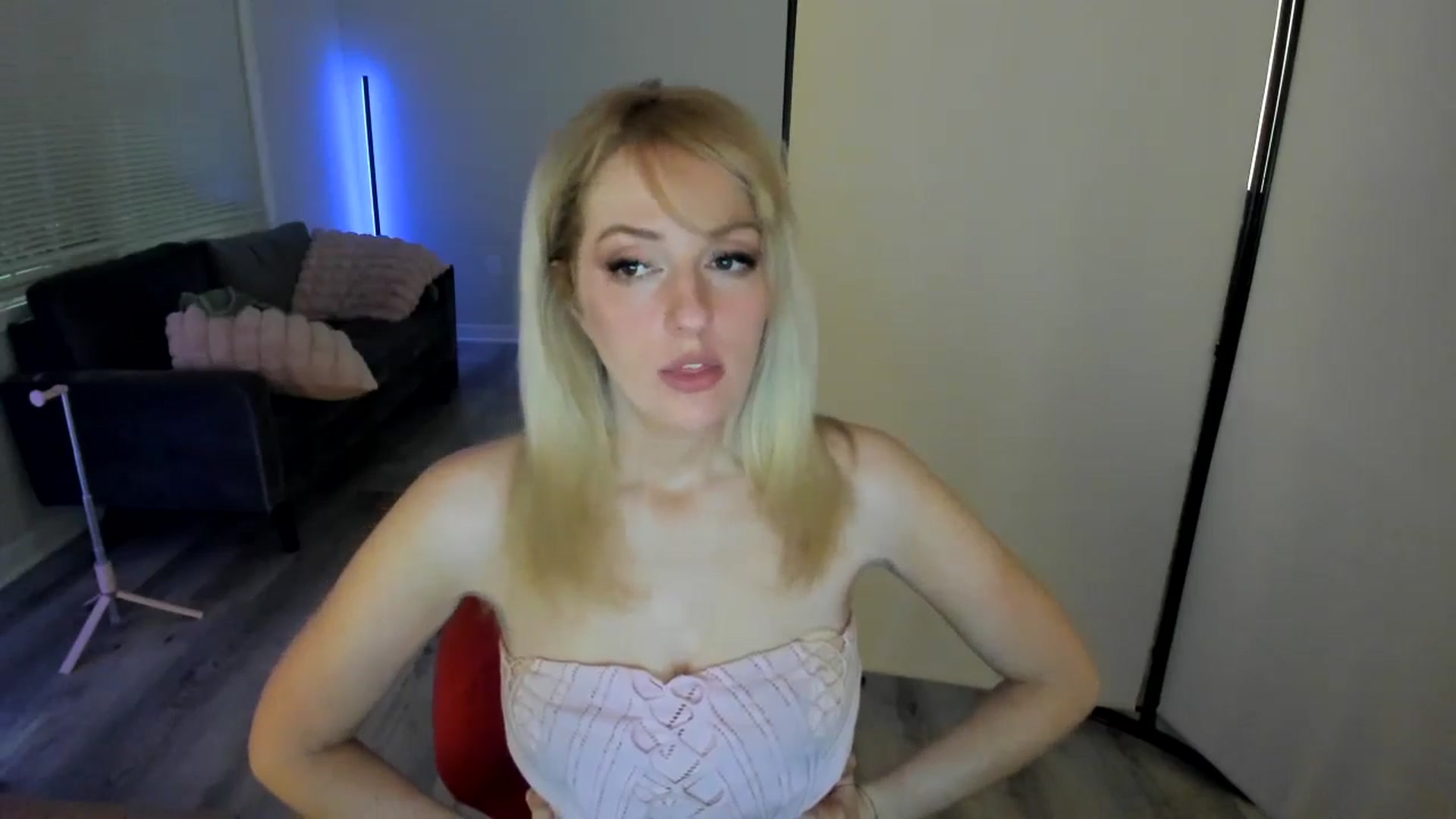 Gallery image thumbnail from CuckDomme's myfreecams stream on, 09/30/2024, 06:20 image 17 of 20