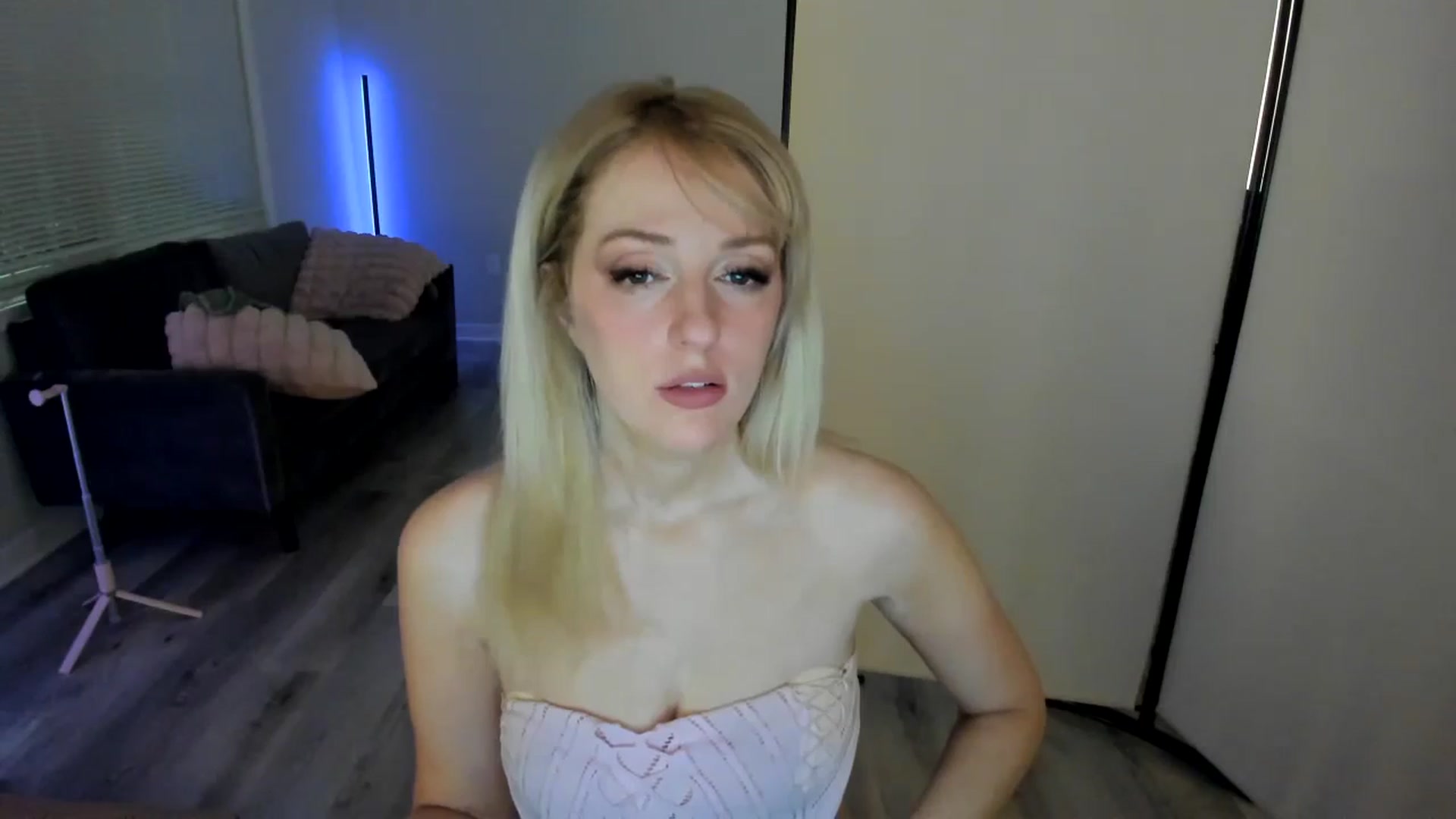 Gallery image thumbnail from CuckDomme's myfreecams stream on, 09/30/2024, 06:20 image 4 of 20