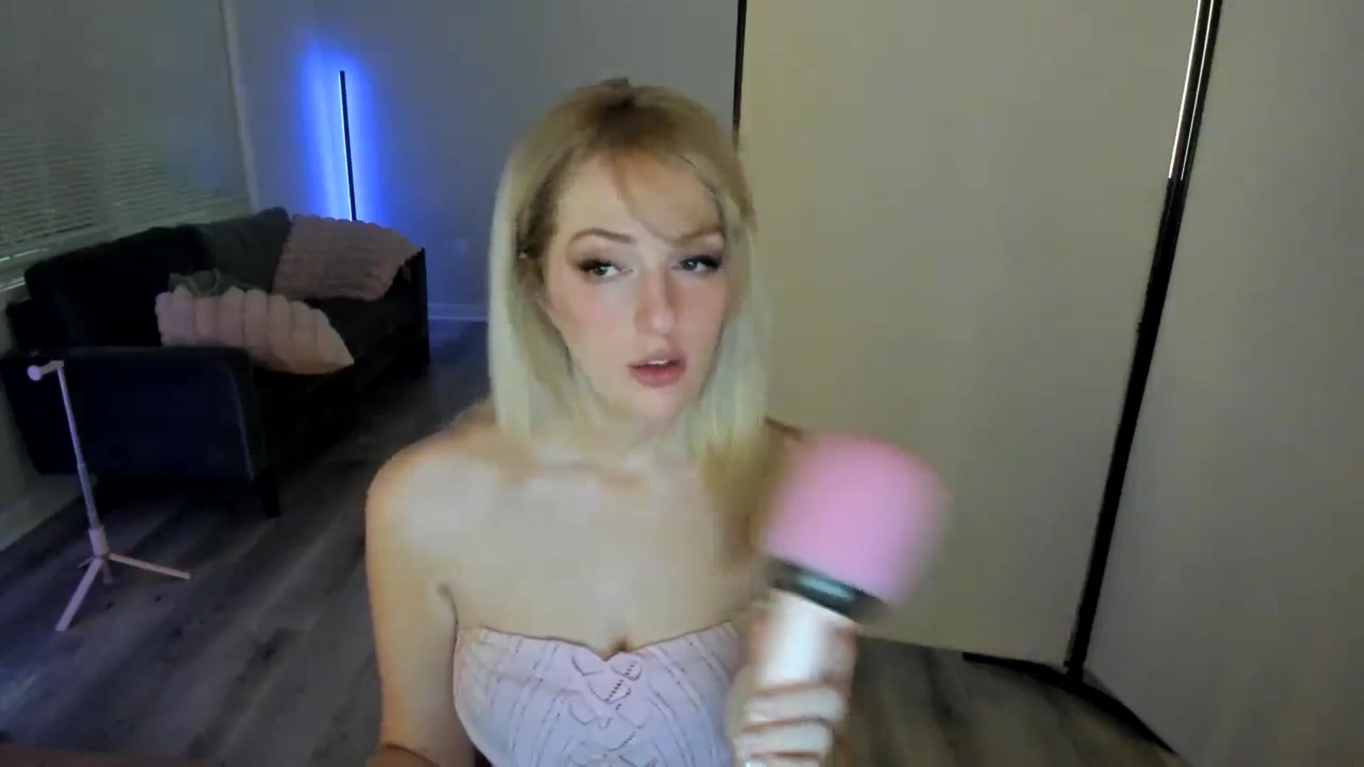 Gallery image thumbnail from CuckDomme's myfreecams stream on, 09/30/2024, 06:20 image 19 of 20