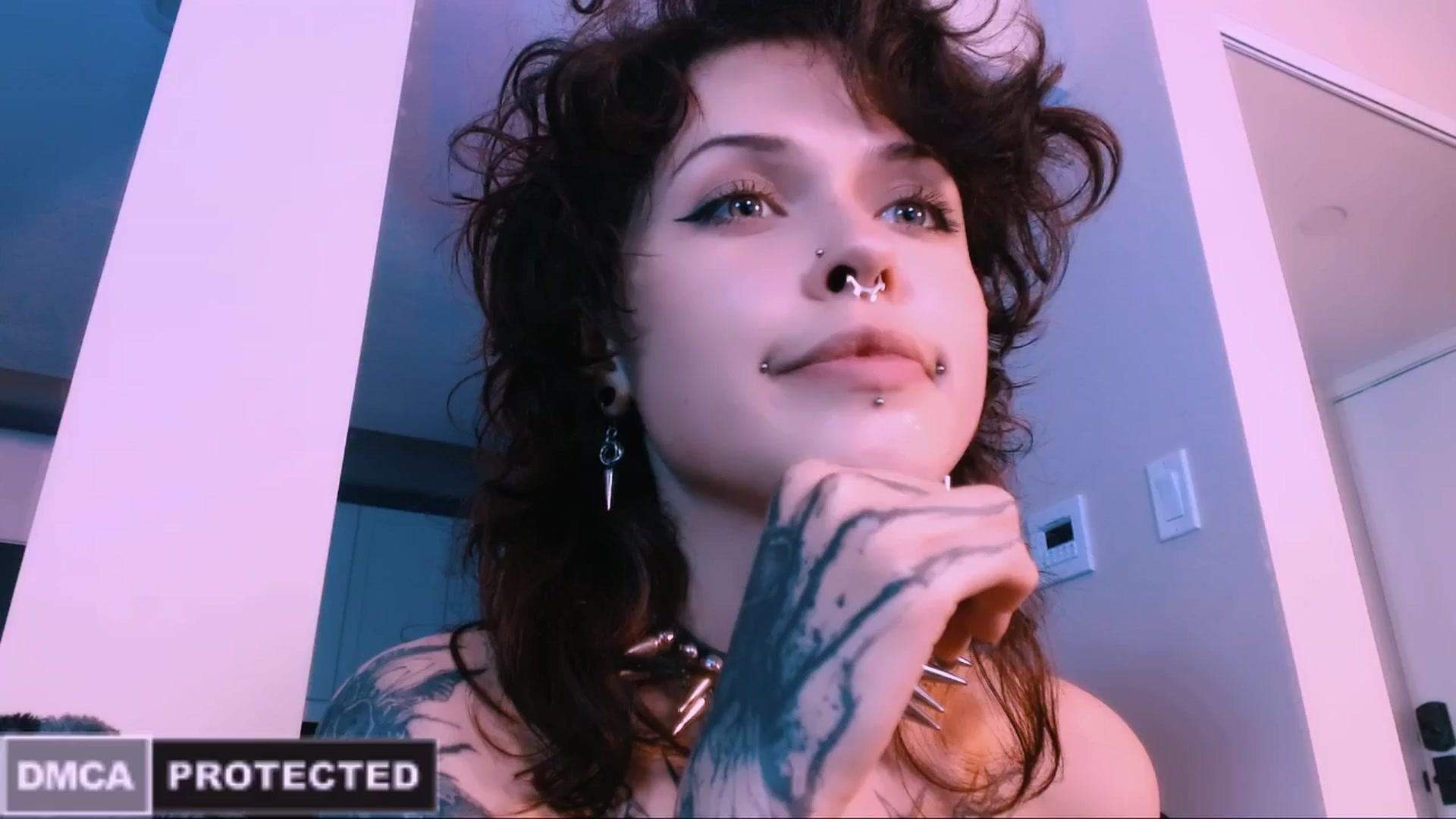 Gallery image thumbnail from CuddleFoxy's myfreecams stream on, 10/31/2025, 08:03 image 14 of 20
