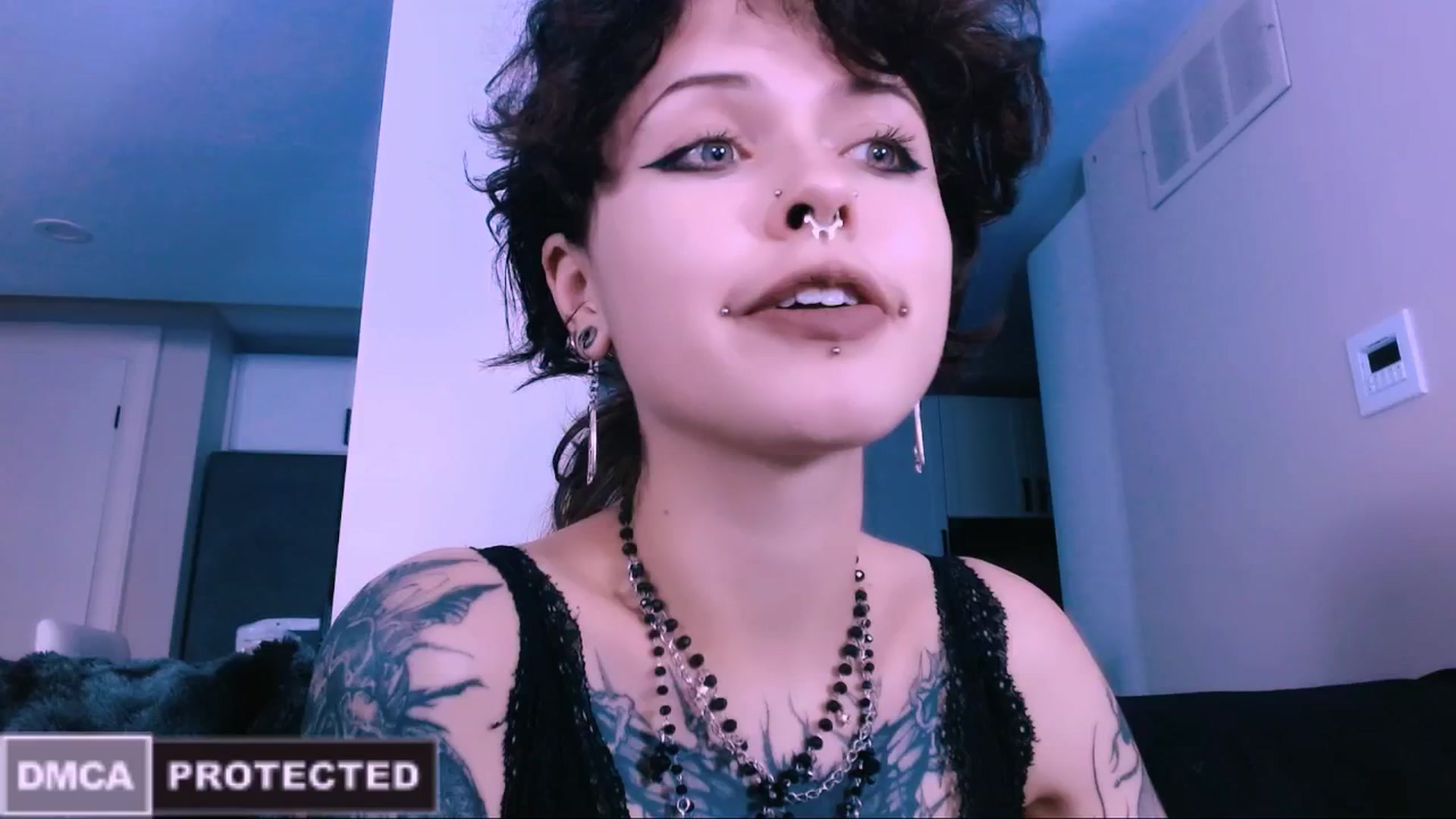 Gallery image thumbnail from CuddleFoxy's myfreecams stream on, 11/06/2025, 10:46 image 3 of 20
