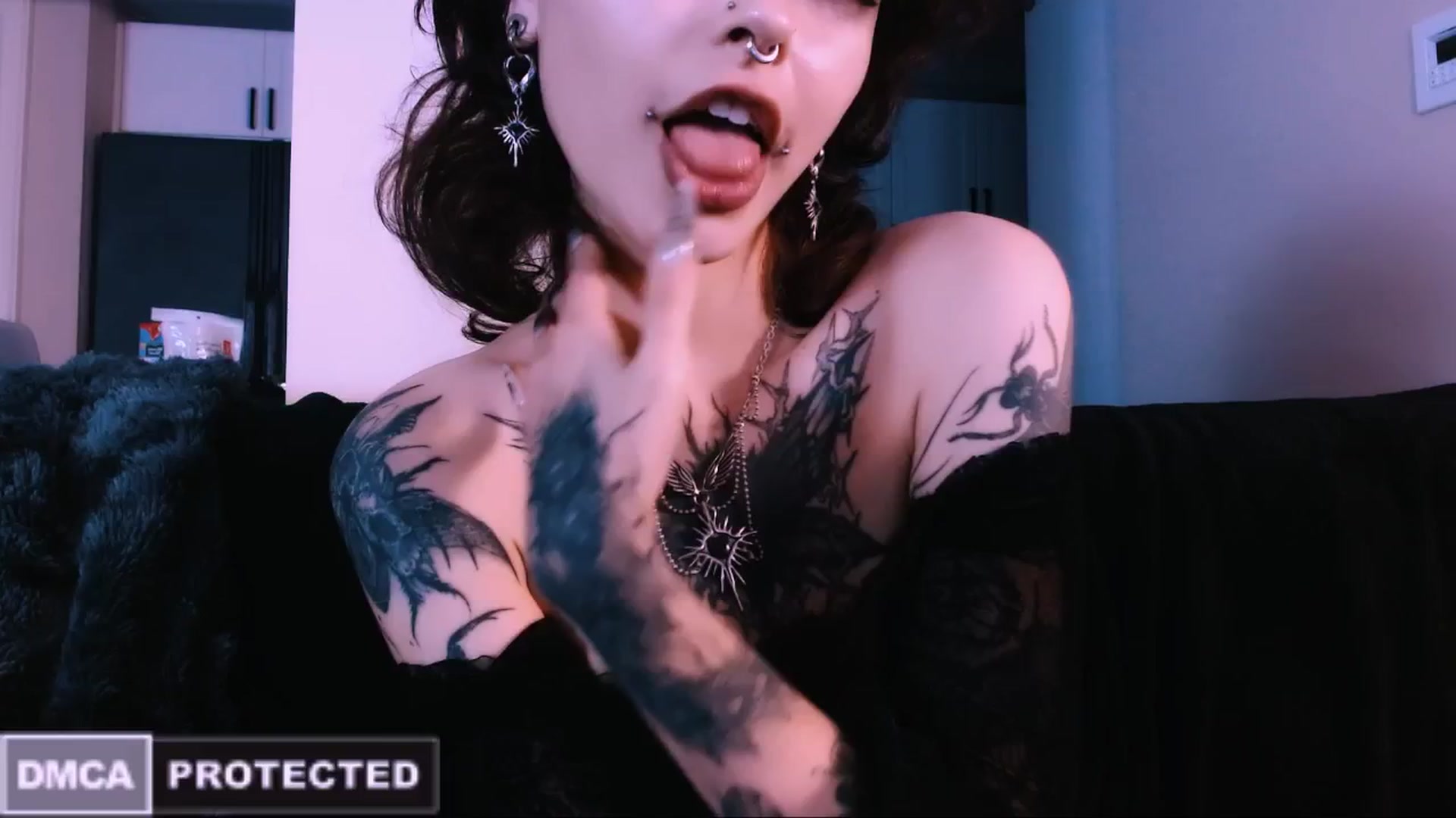Gallery image thumbnail from CuddleFoxy's myfreecams stream on, 11/20/2025, 08:36 image 14 of 20