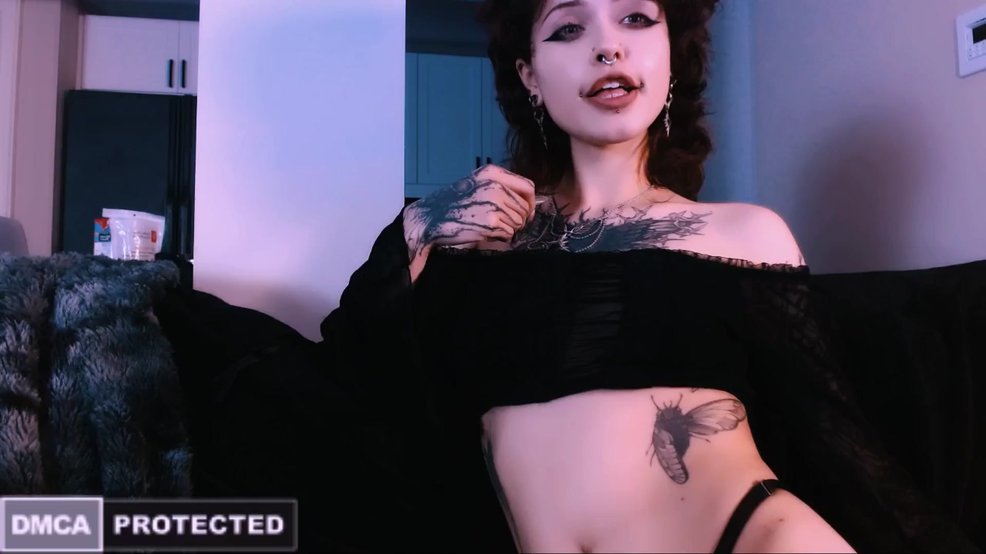 Gallery image thumbnail from CuddleFoxy's myfreecams stream on, 11/20/2025, 08:36 image 18 of 20