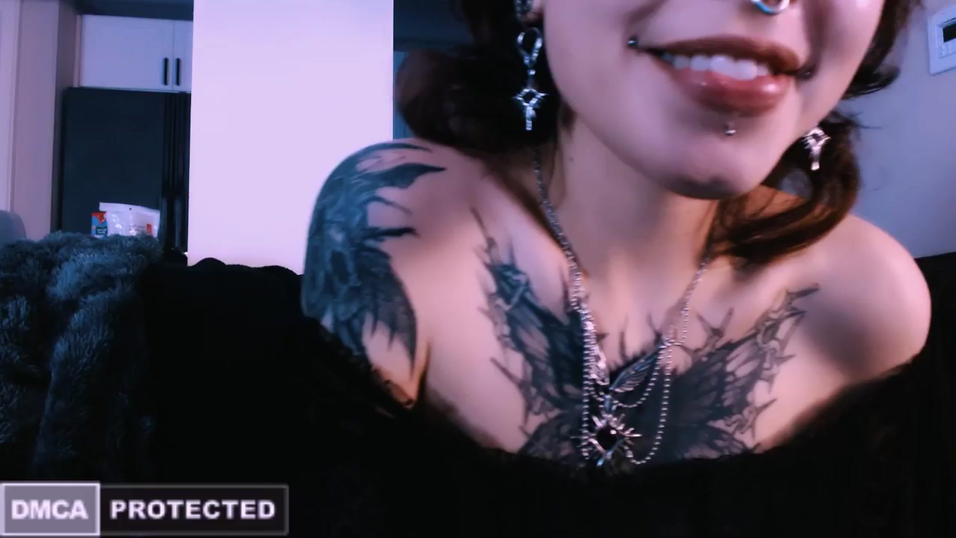 Gallery image thumbnail from CuddleFoxy's myfreecams stream on, 11/20/2025, 08:36 image 13 of 20