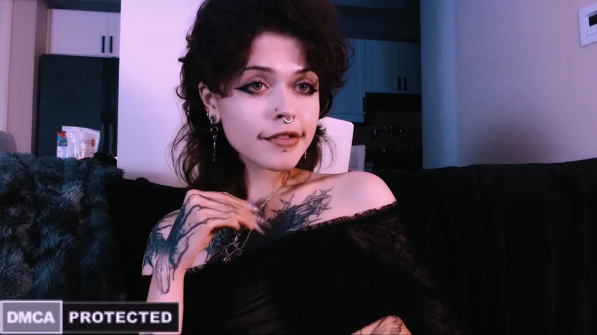 Gallery image thumbnail from CuddleFoxy's myfreecams stream on, 11/20/2025, 09:15 image 15 of 20