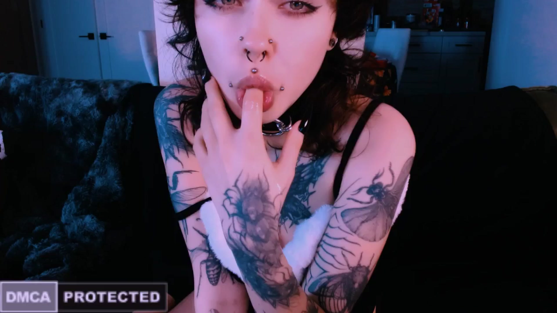 Gallery image thumbnail from CuddleFoxy's myfreecams stream on, 12/25/2025, 07:02 image 5 of 20