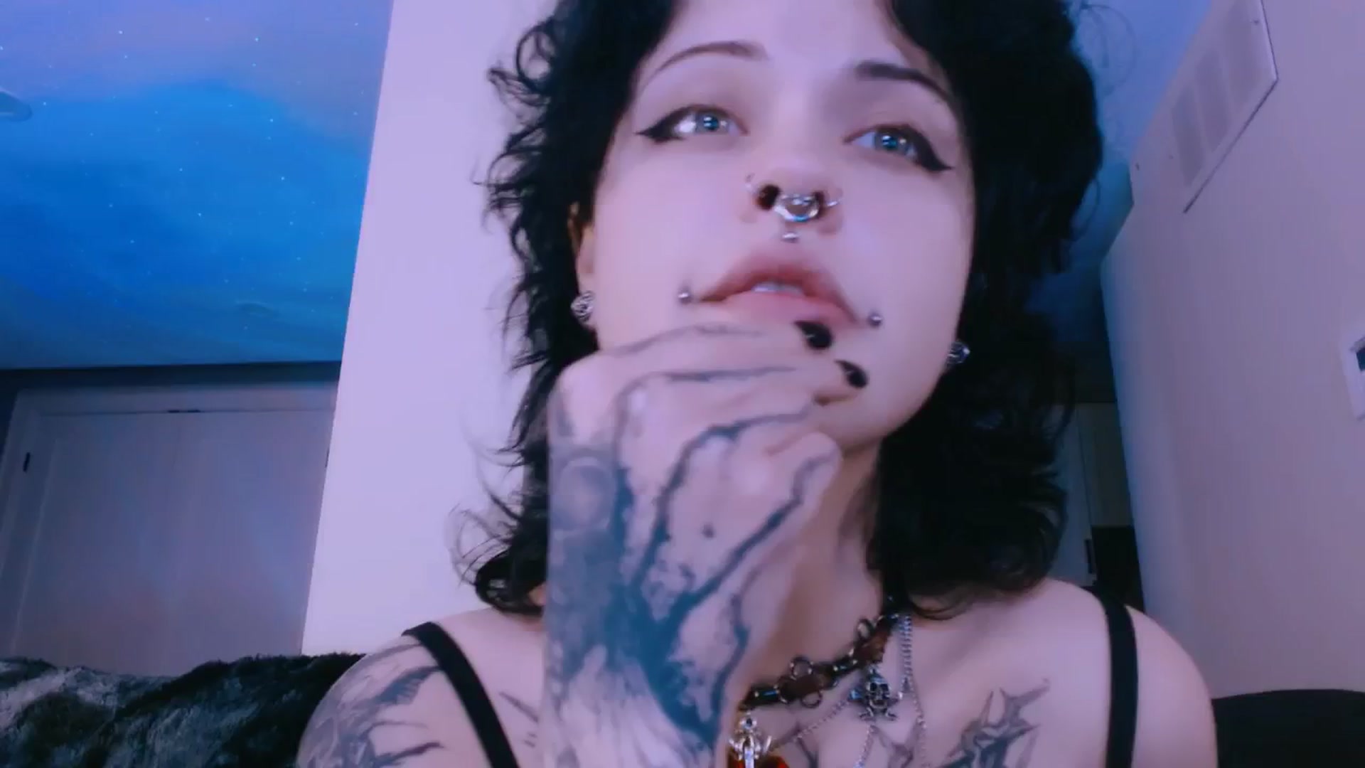 Gallery image thumbnail from CuddleFoxy's myfreecams stream on, 04/09/2026, 08:58 image 9 of 20
