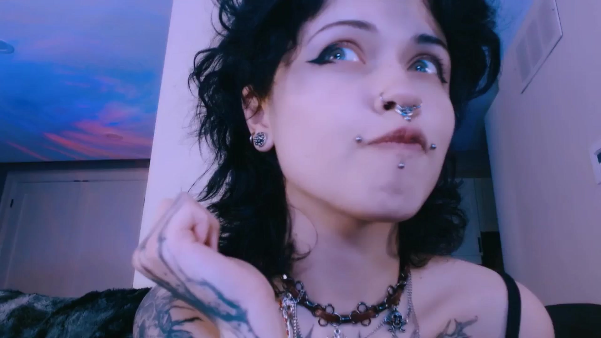 Gallery image thumbnail from CuddleFoxy's myfreecams stream on, 04/09/2026, 08:58 image 8 of 20