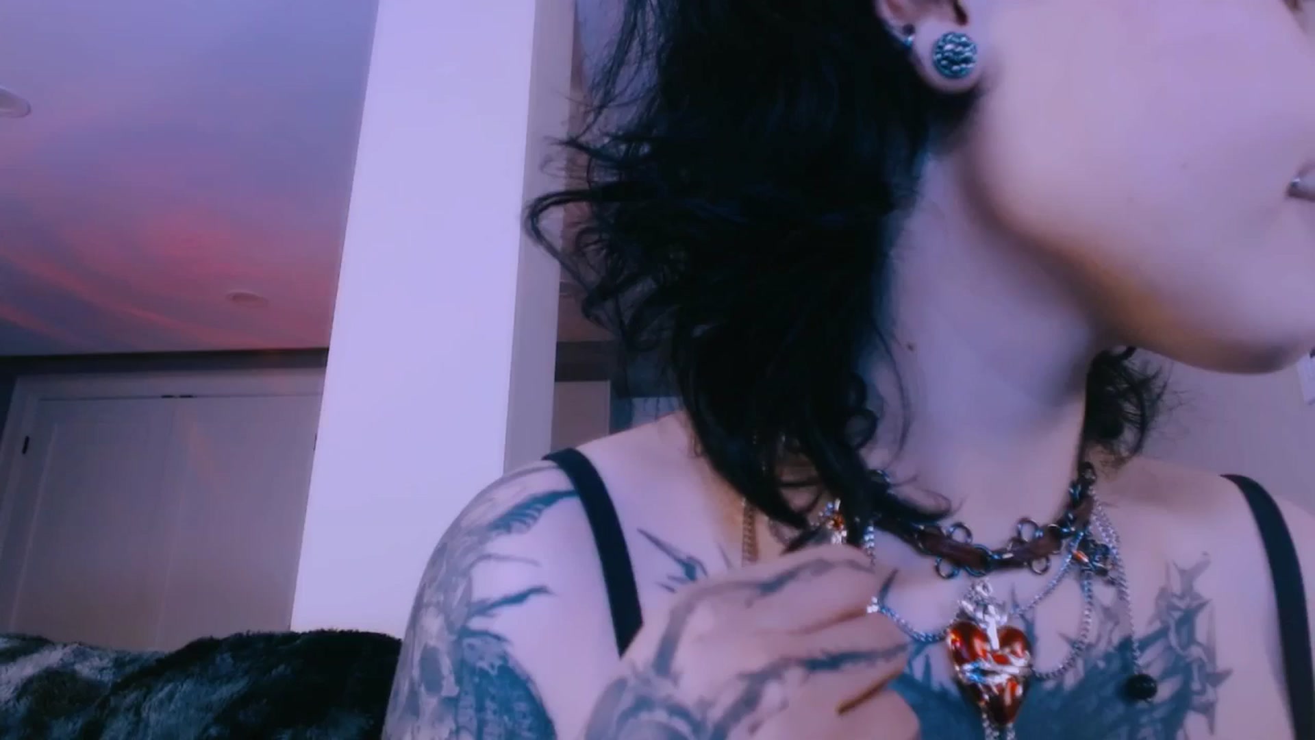 Gallery image thumbnail from CuddleFoxy's myfreecams stream on, 04/09/2026, 08:58 image 15 of 20