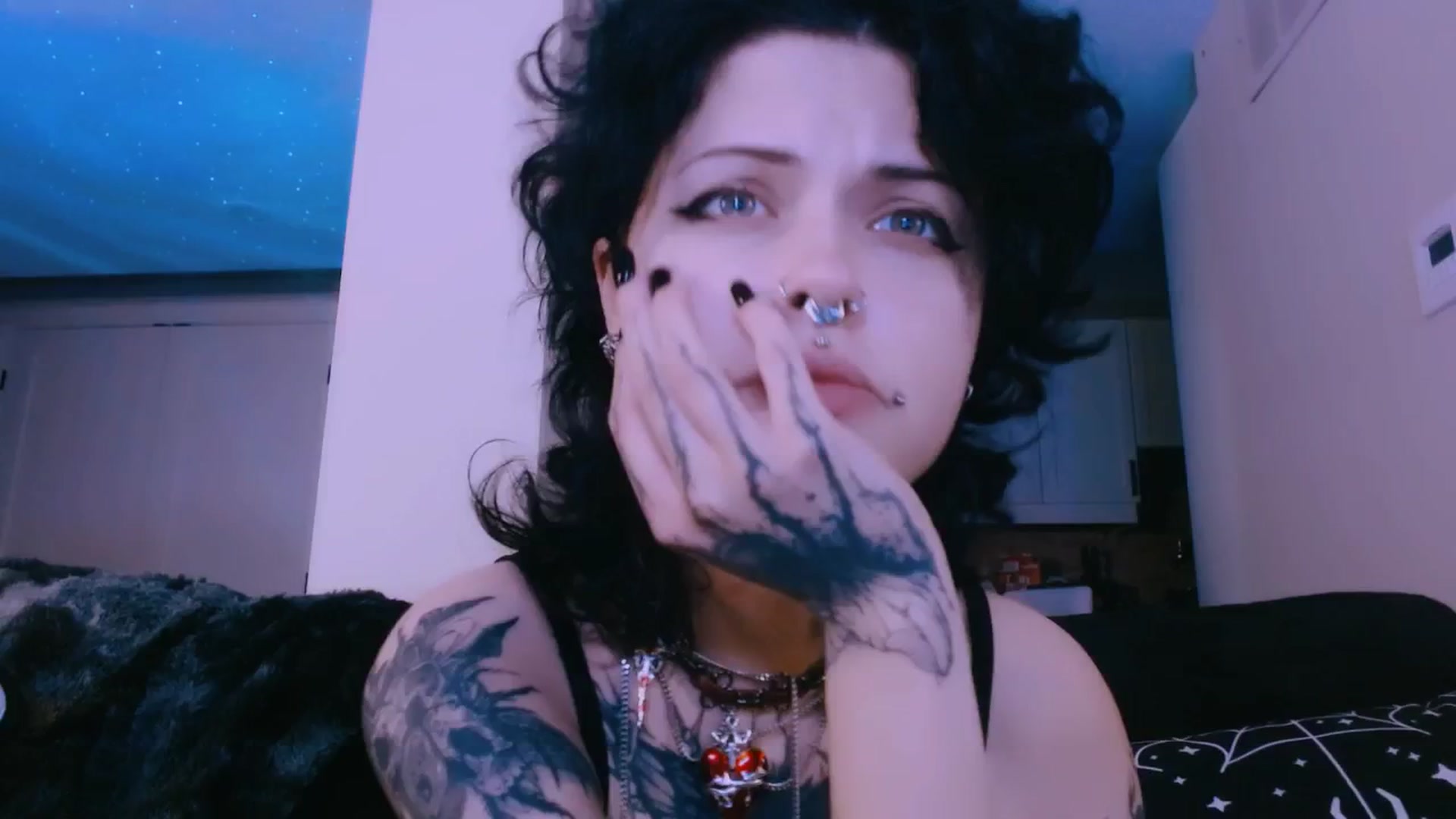 Gallery image thumbnail from CuddleFoxy's myfreecams stream on, 04/09/2026, 11:09 image 16 of 20