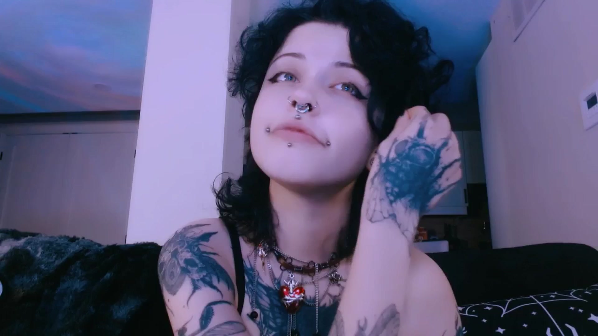 Gallery image thumbnail from CuddleFoxy's myfreecams stream on, 04/09/2026, 11:09 image 17 of 20