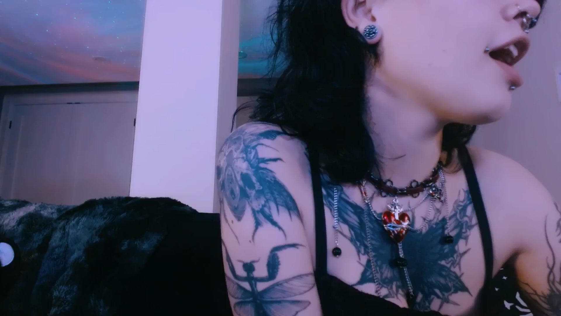 Gallery image thumbnail from CuddleFoxy's myfreecams stream on, 04/09/2026, 11:09 image 6 of 20