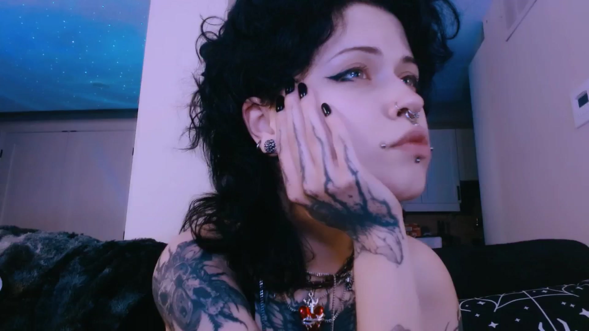 Gallery image thumbnail from CuddleFoxy's myfreecams stream on, 04/09/2026, 11:09 image 18 of 20
