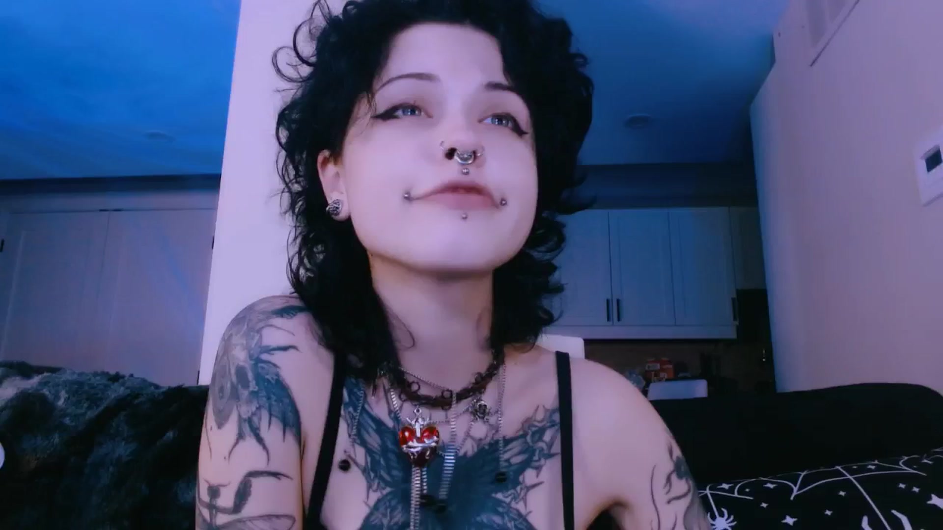 Gallery image thumbnail from CuddleFoxy's myfreecams stream on, 04/09/2026, 11:09 image 15 of 20