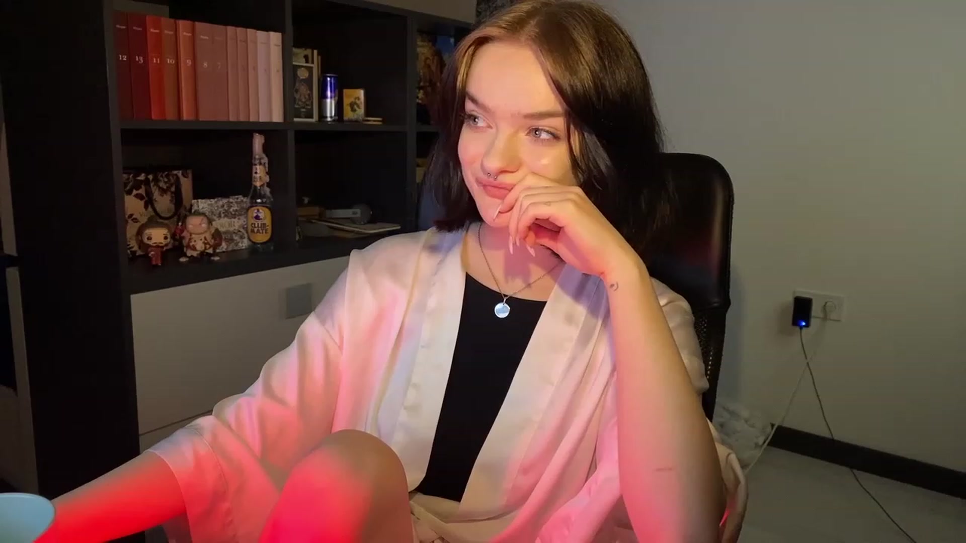 Gallery image thumbnail from CuddlyCloud_'s myfreecams stream on, 02/01/2023, 19:19 image 1 of 20