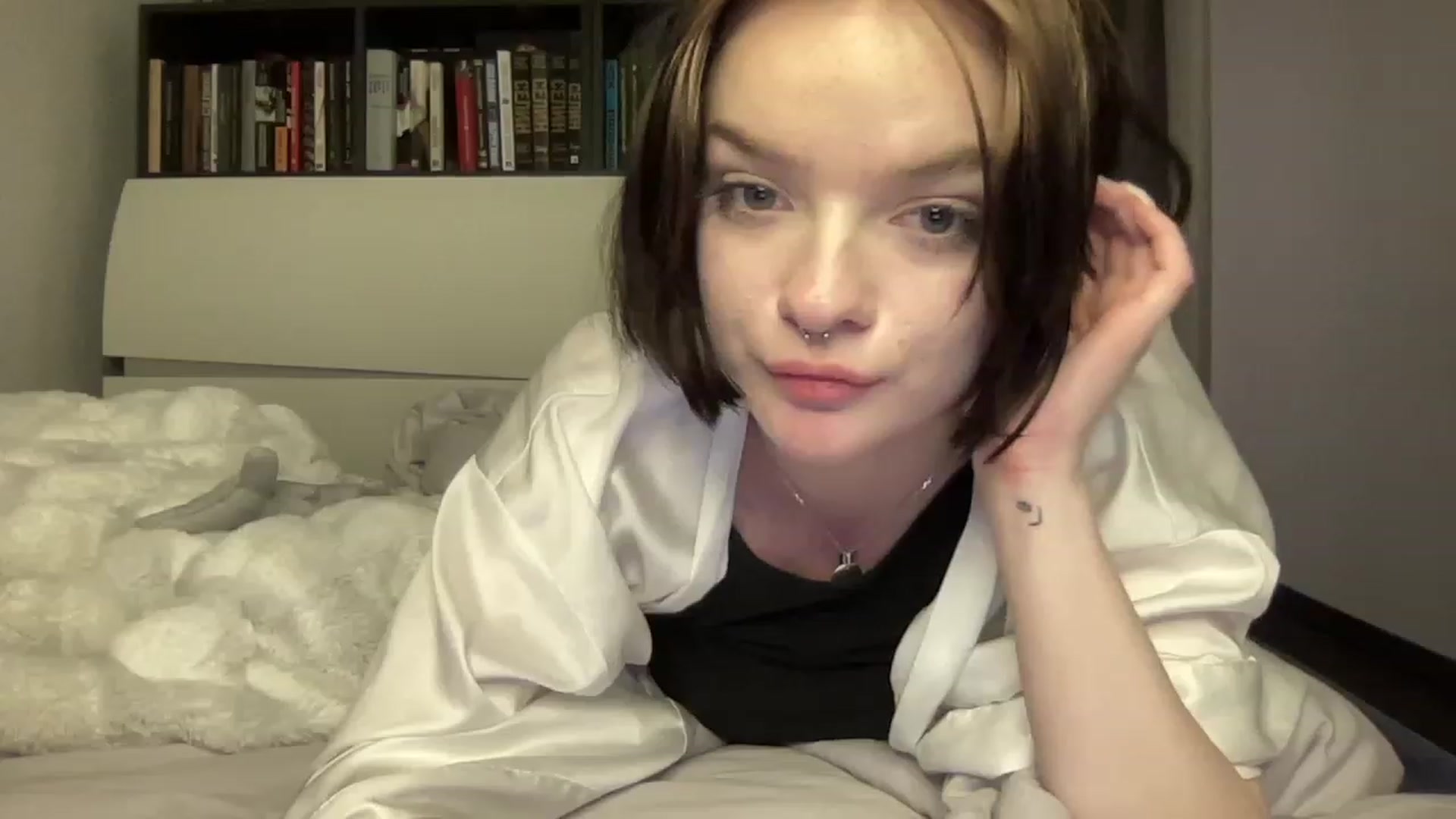Gallery image thumbnail from CuddlyCloud_'s myfreecams stream on, 02/18/2023, 21:30 image 18 of 20
