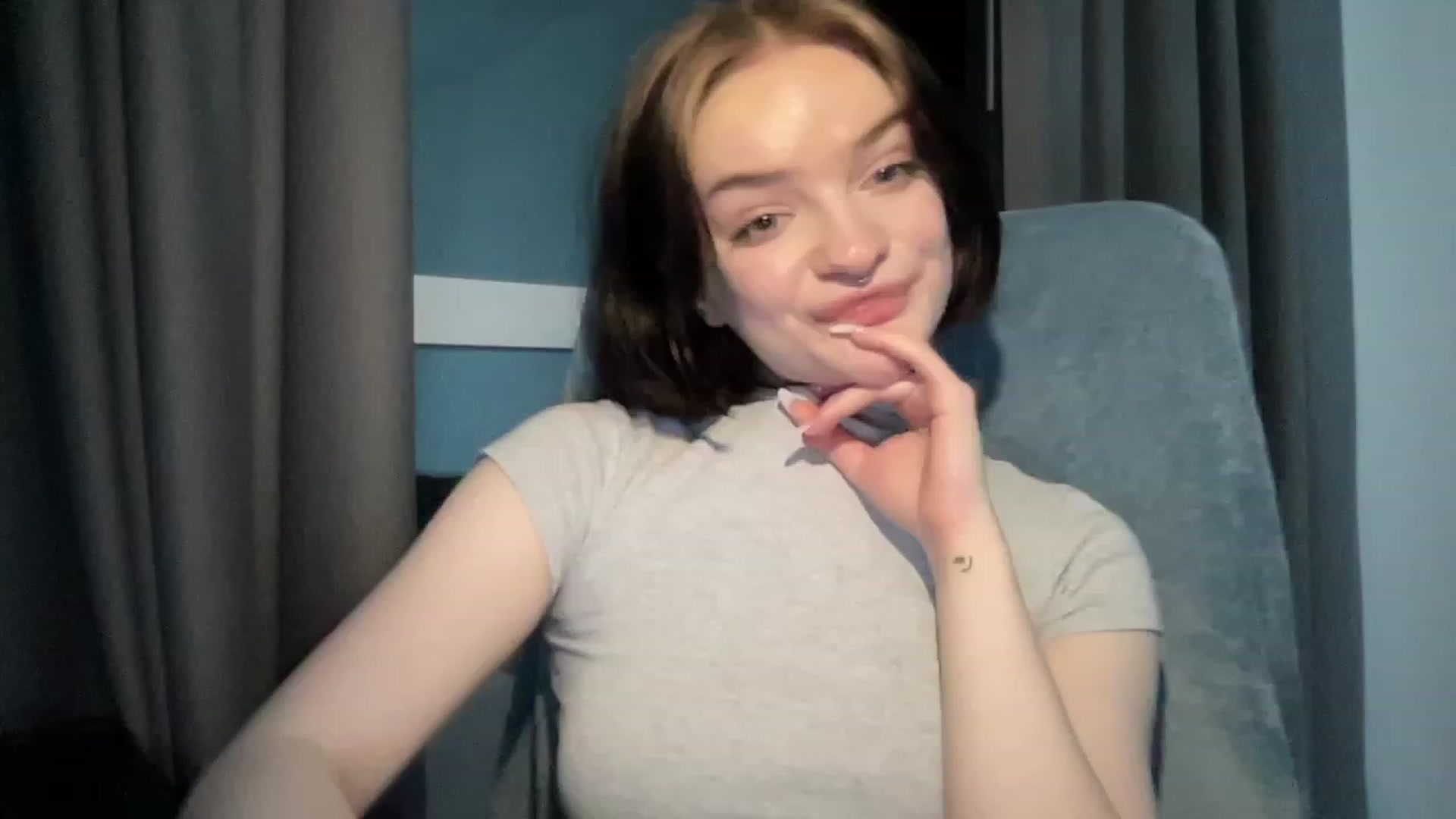 Gallery image thumbnail from CuddlyCloud_'s myfreecams stream on, 02/19/2023, 17:27 image 15 of 20
