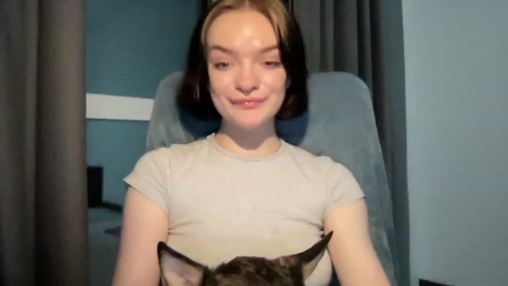 Gallery image thumbnail from CuddlyCloud_'s myfreecams stream on, 02/19/2023, 17:27 image 6 of 20