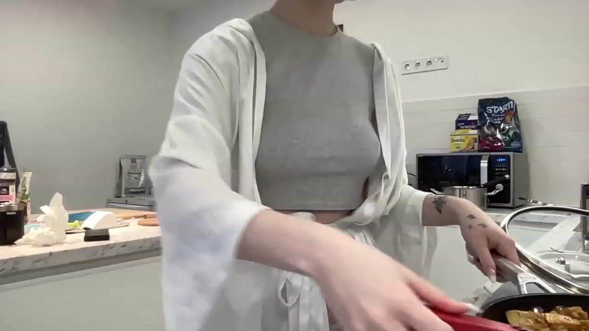 Gallery image thumbnail from CuddlyCloud_'s myfreecams stream on, 02/20/2023, 13:58 image 14 of 20