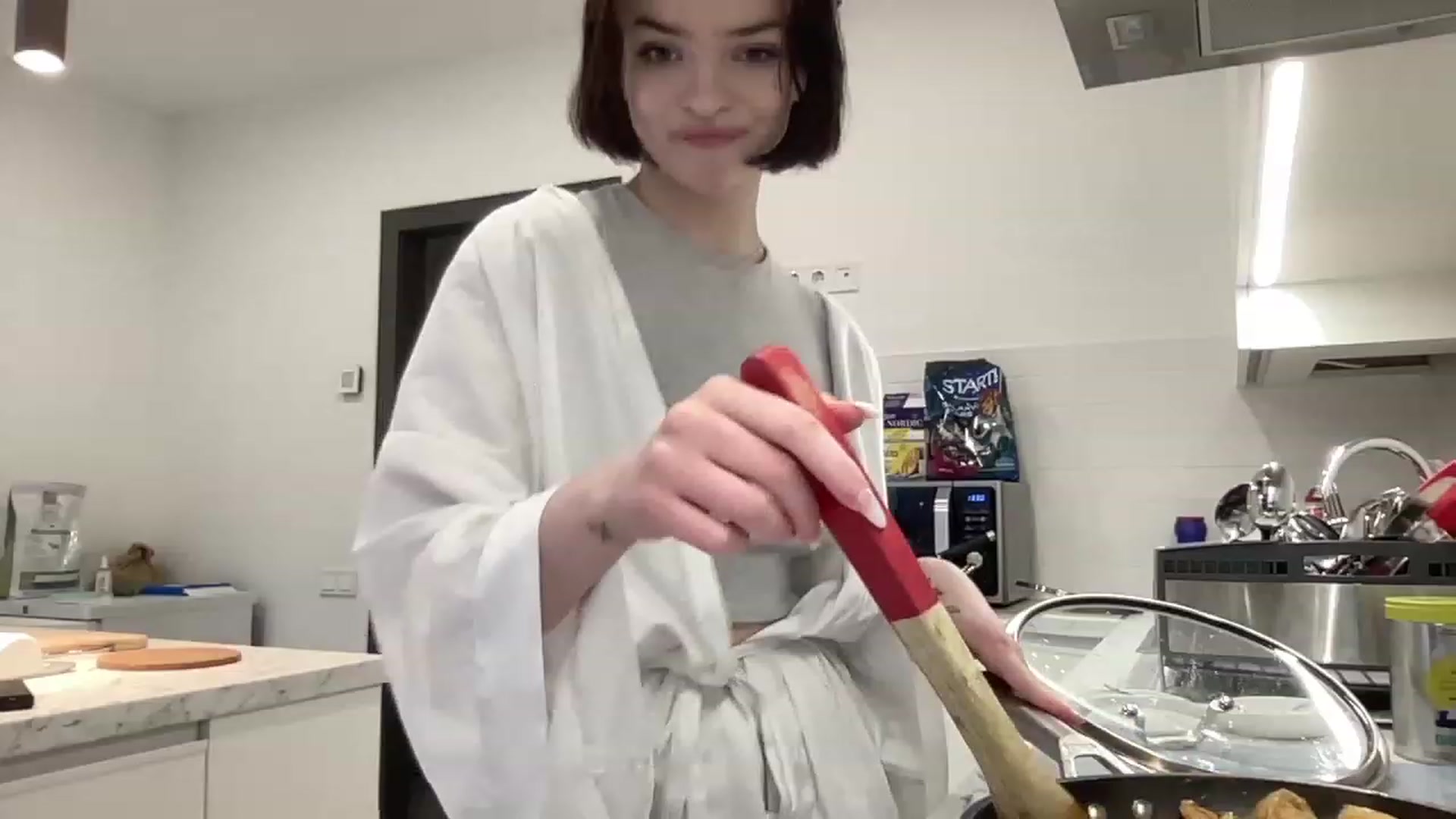 Gallery image thumbnail from CuddlyCloud_'s myfreecams stream on, 02/20/2023, 13:58 image 10 of 20
