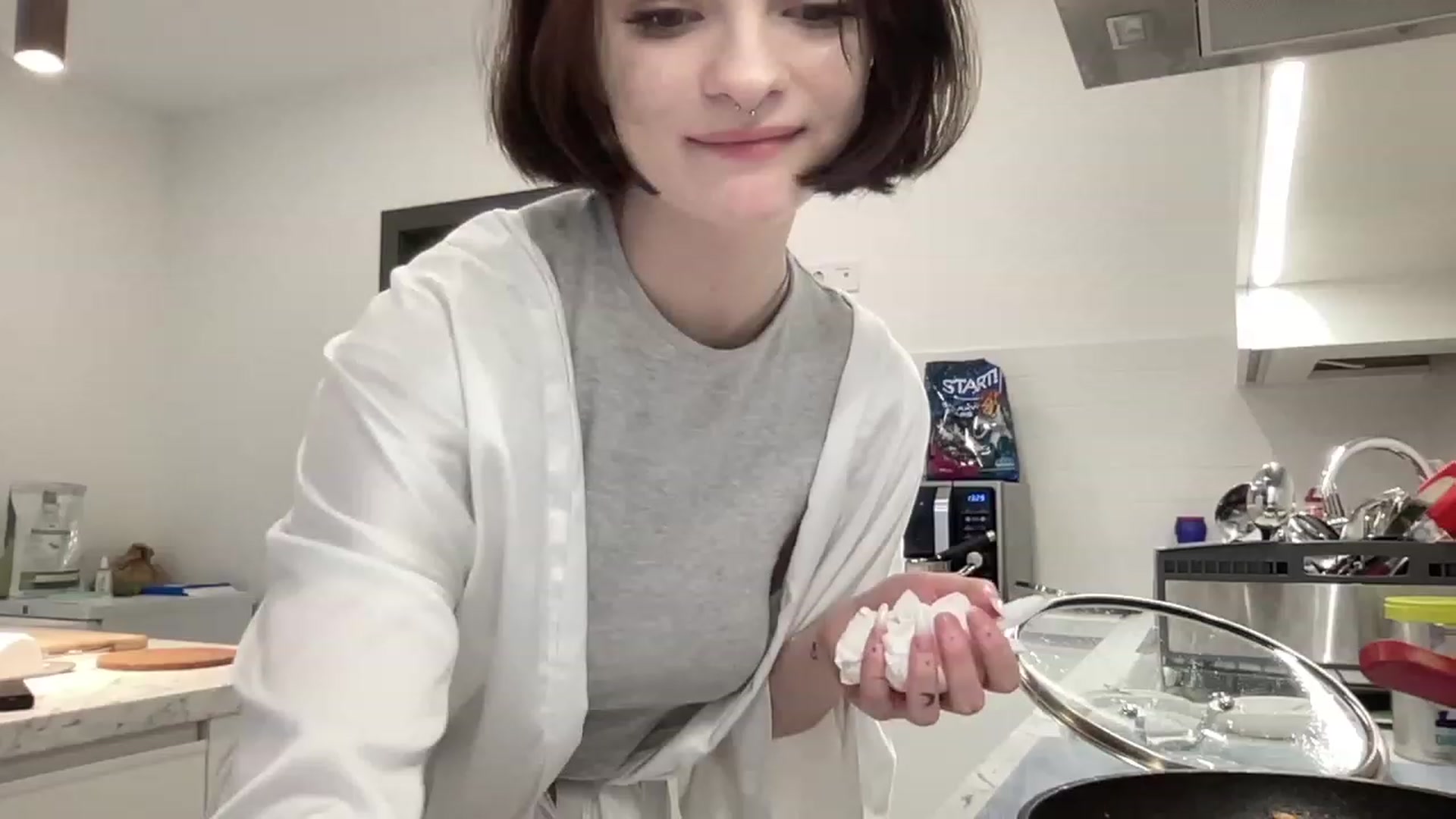 Gallery image thumbnail from CuddlyCloud_'s myfreecams stream on, 02/20/2023, 13:58 image 9 of 20